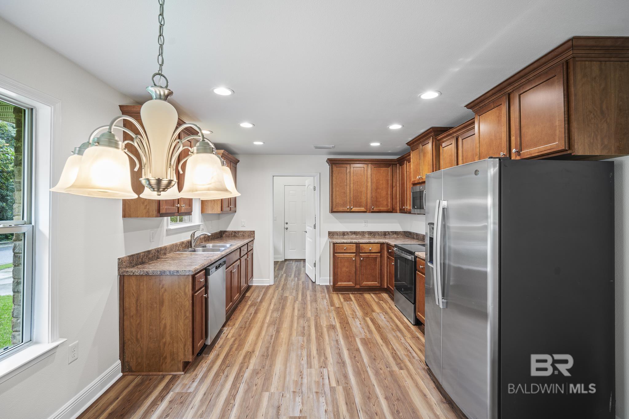 https://zimg.paragon.ice.com/ParagonImages/Property/PG/BCAR/397060/5/0/0/8a87ebc7867f5c8e0055e700df5f4402/7/5be2bf1edbce0d984425a648c8592b22/397060-21b8c781-0462-4ffa-ad37-c7cd727f9d4d.JPG