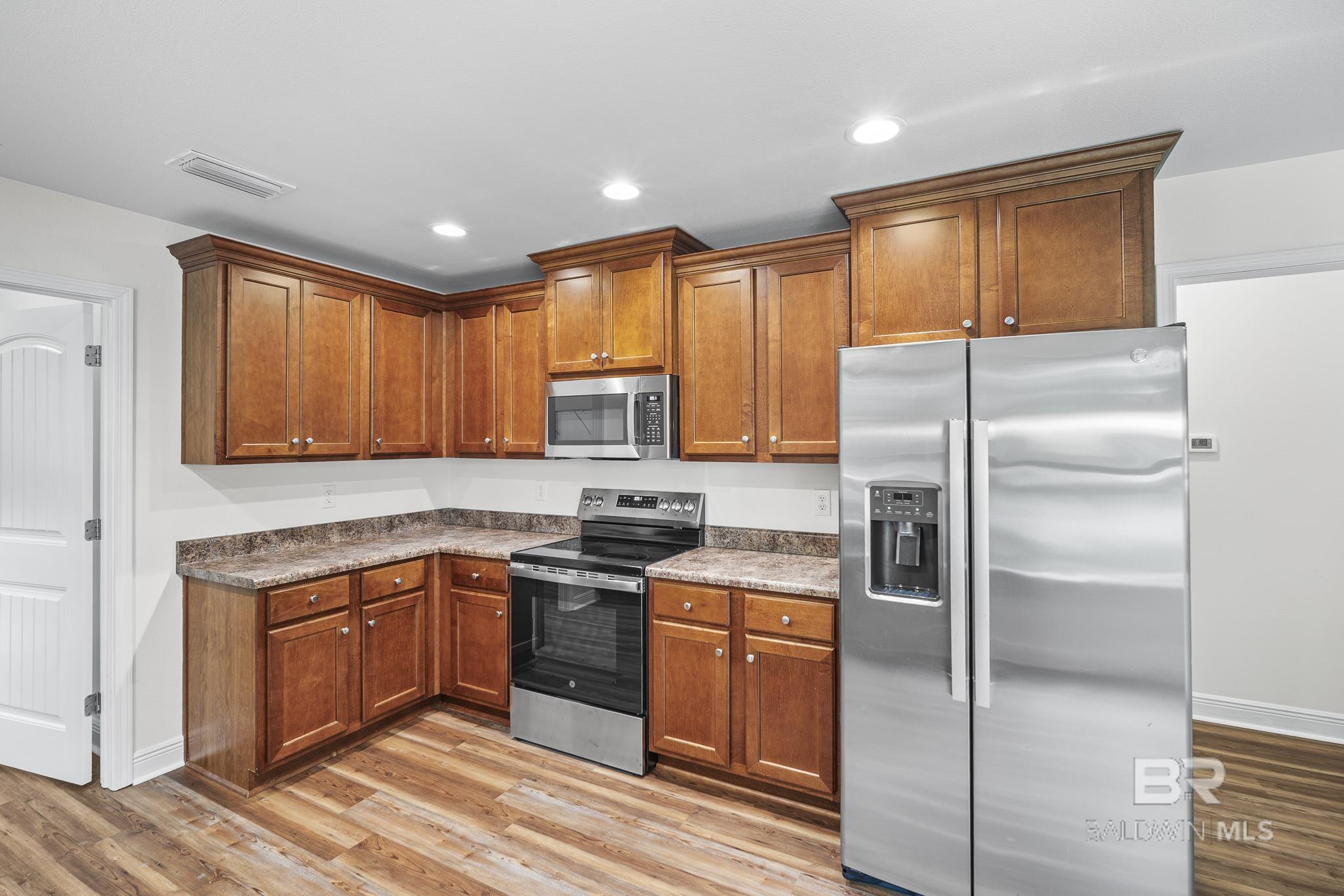 https://zimg.paragon.ice.com/ParagonImages/Property/PG/BCAR/397060/6/0/0/60c8b9f3546cb9eaec73e94ffb16ce92/7/5be2bf1edbce0d984425a648c8592b22/397060-577f5c99-a0c2-4ef8-8f5e-7f8d1fd65d00.JPG