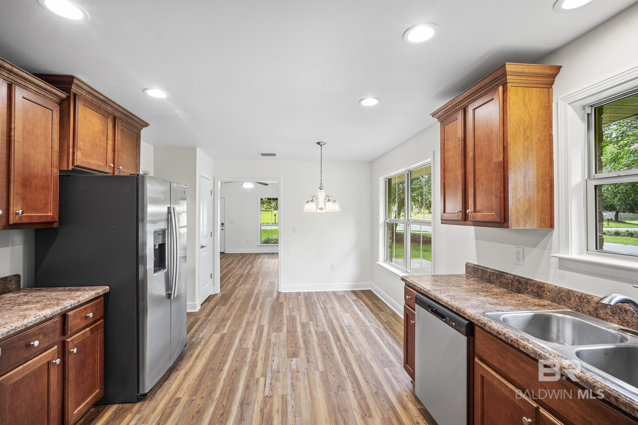 https://zimg.paragon.ice.com/ParagonImages/Property/PG/BCAR/397060/7/0/0/13cbc5d54ff5e177bda801f8229d93be/7/5be2bf1edbce0d984425a648c8592b22/397060-aba73d6b-dfcc-4566-ab92-9ac39aa7e937.JPG