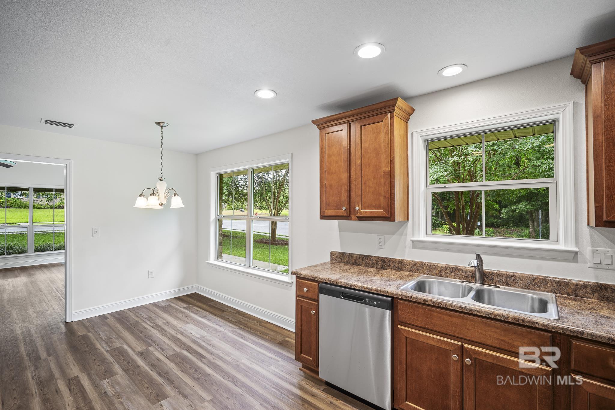 https://zimg.paragon.ice.com/ParagonImages/Property/PG/BCAR/397060/8/0/0/1e57fdda7a19d880fe81df803af3556b/7/5be2bf1edbce0d984425a648c8592b22/397060-3fcd5e97-9d9f-4954-864e-921336a55c92.JPG