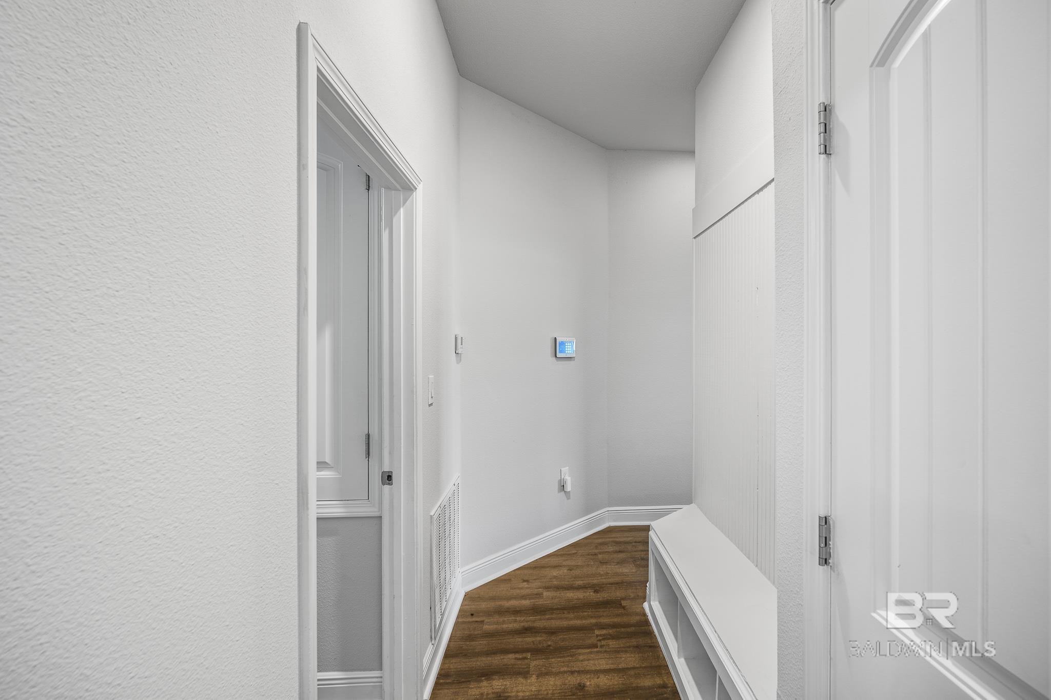 https://zimg.paragon.ice.com/ParagonImages/Property/PG/BCAR/397107/11/0/0/7e9793ef975a8ac00696529224aee271/7/e54ca7c9ff1fc745eca32b14ade90726/397107-69FA3C7A-EE10-453B-9D42-8E410A950A25.JPG