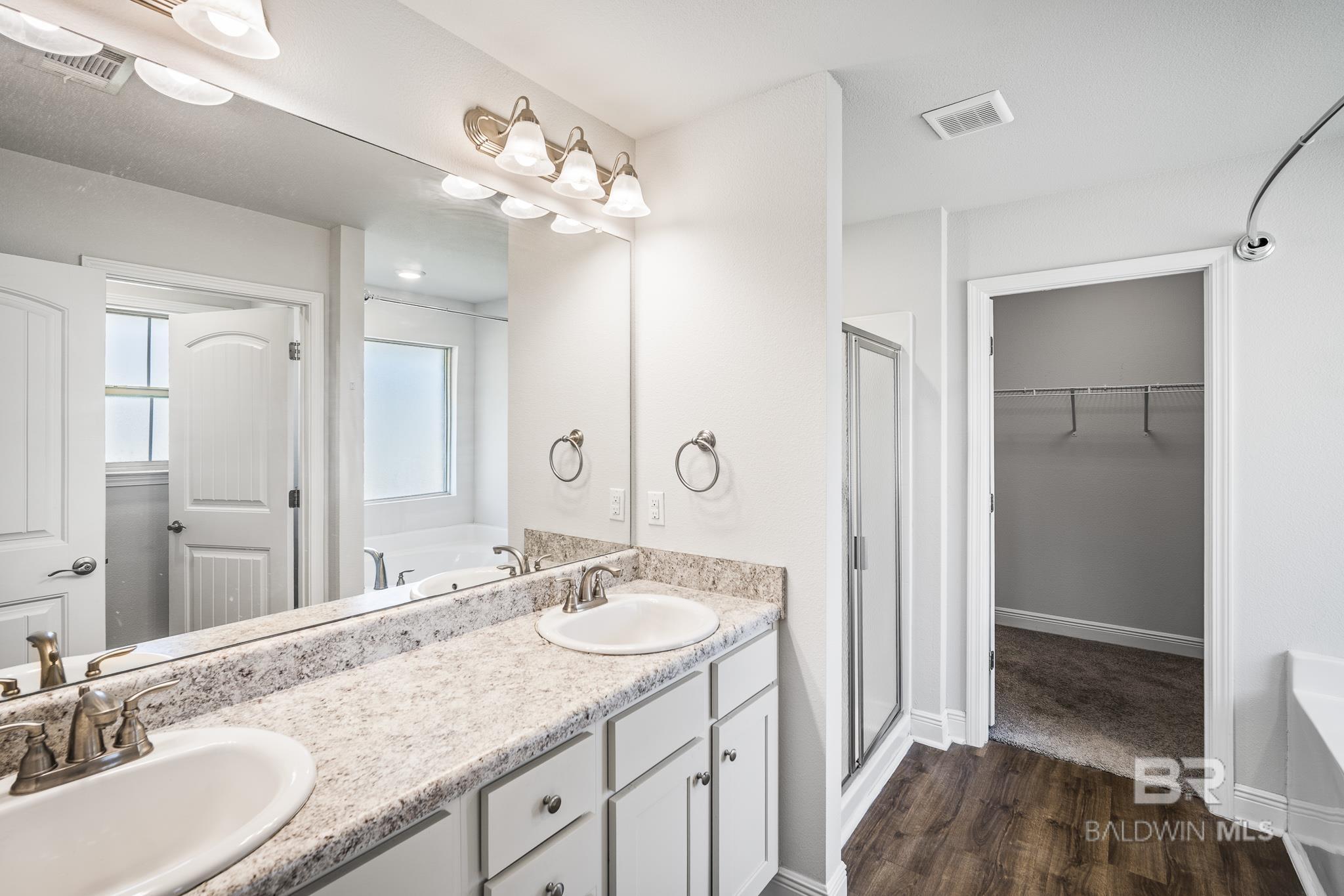 https://zimg.paragon.ice.com/ParagonImages/Property/PG/BCAR/397107/16/0/0/e682bd4f13a5db52b311d642a306872a/7/e54ca7c9ff1fc745eca32b14ade90726/397107-00820E4B-0A9E-4C2F-A9C6-9CD870527390.JPG