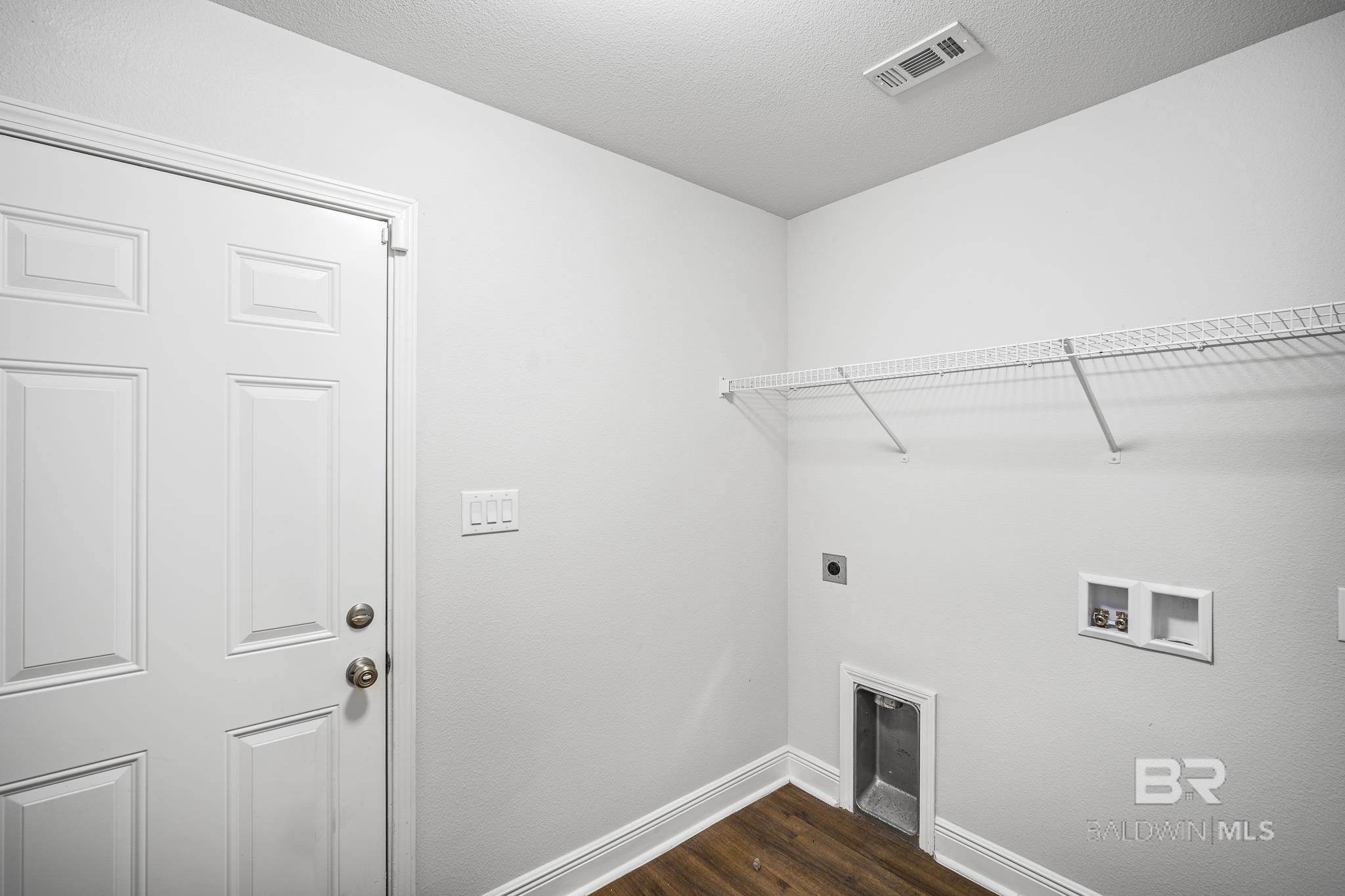 https://zimg.paragon.ice.com/ParagonImages/Property/PG/BCAR/397107/22/0/0/e2db5badcb6713adf3d47e1464428eea/7/e54ca7c9ff1fc745eca32b14ade90726/397107-B4EFC09E-EAE7-4751-A348-9BDD743971D9.JPG