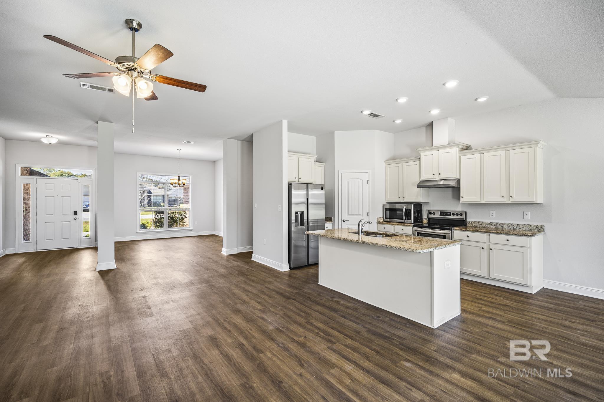 https://zimg.paragon.ice.com/ParagonImages/Property/PG/BCAR/397107/7/0/0/34828fb21aa20c2a81a9f21cb58927be/7/e54ca7c9ff1fc745eca32b14ade90726/397107-1F680A6F-005A-4C49-B75D-47548EF54286.JPG