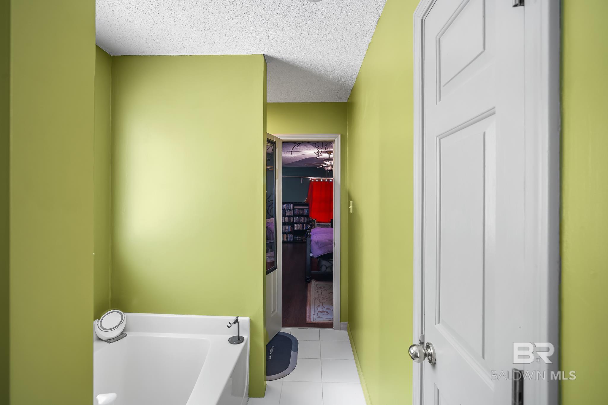 https://zimg.paragon.ice.com/ParagonImages/Property/PG/BCAR/397110/11/0/0/5536a01d97cc2eee84a5a7a51259e173/7/70e58880f3061efb6a973237e1d32a39/397110-BB6F4208-FFD7-4A2D-BF0B-35BF6B49DFF6.JPG