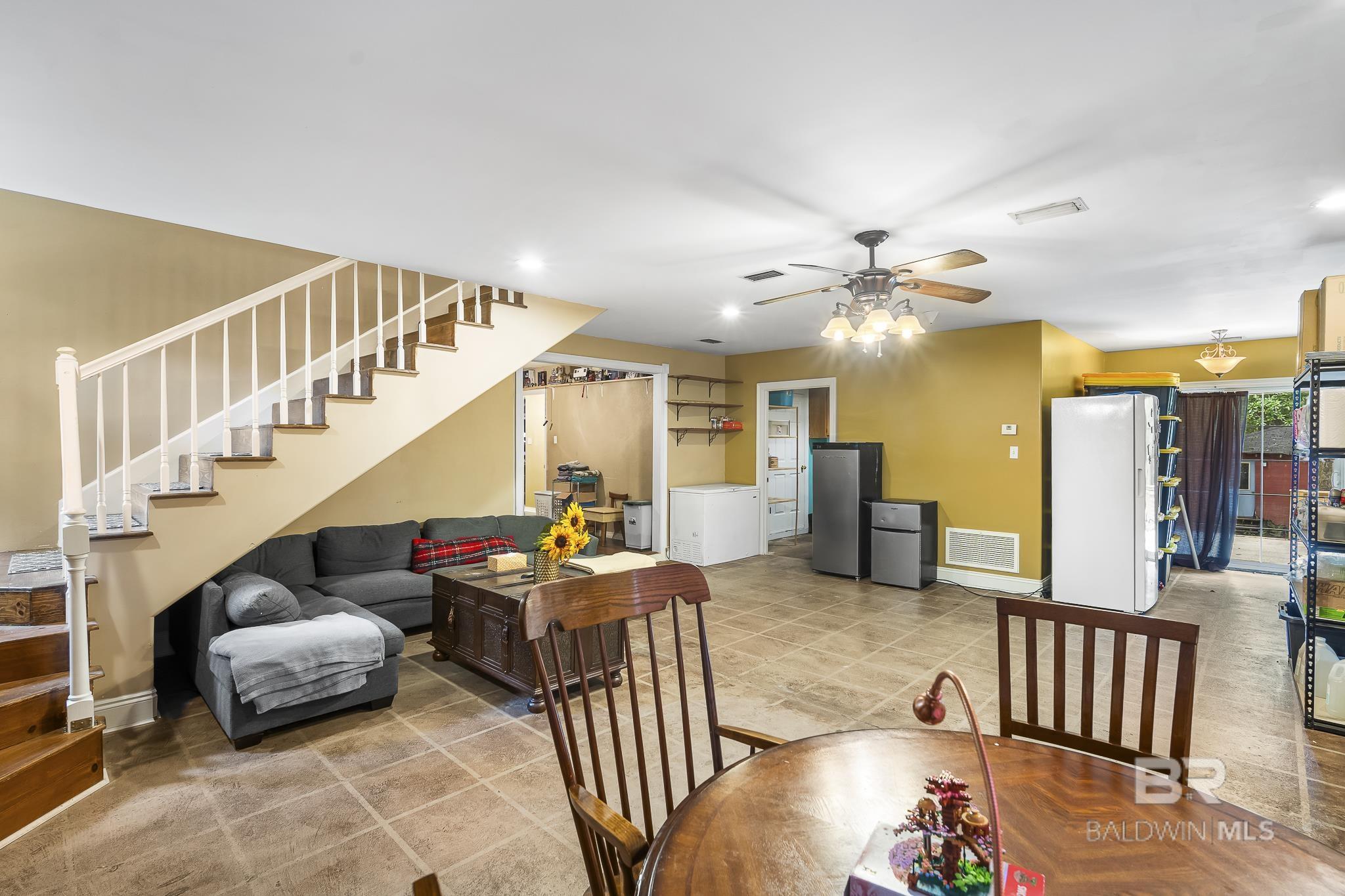 https://zimg.paragon.ice.com/ParagonImages/Property/PG/BCAR/397110/13/0/0/b8f01278a313686de46a8c81e356ea06/7/70e58880f3061efb6a973237e1d32a39/397110-40D7FF4F-07C9-4A64-9A6C-297EF40CEF50.JPG