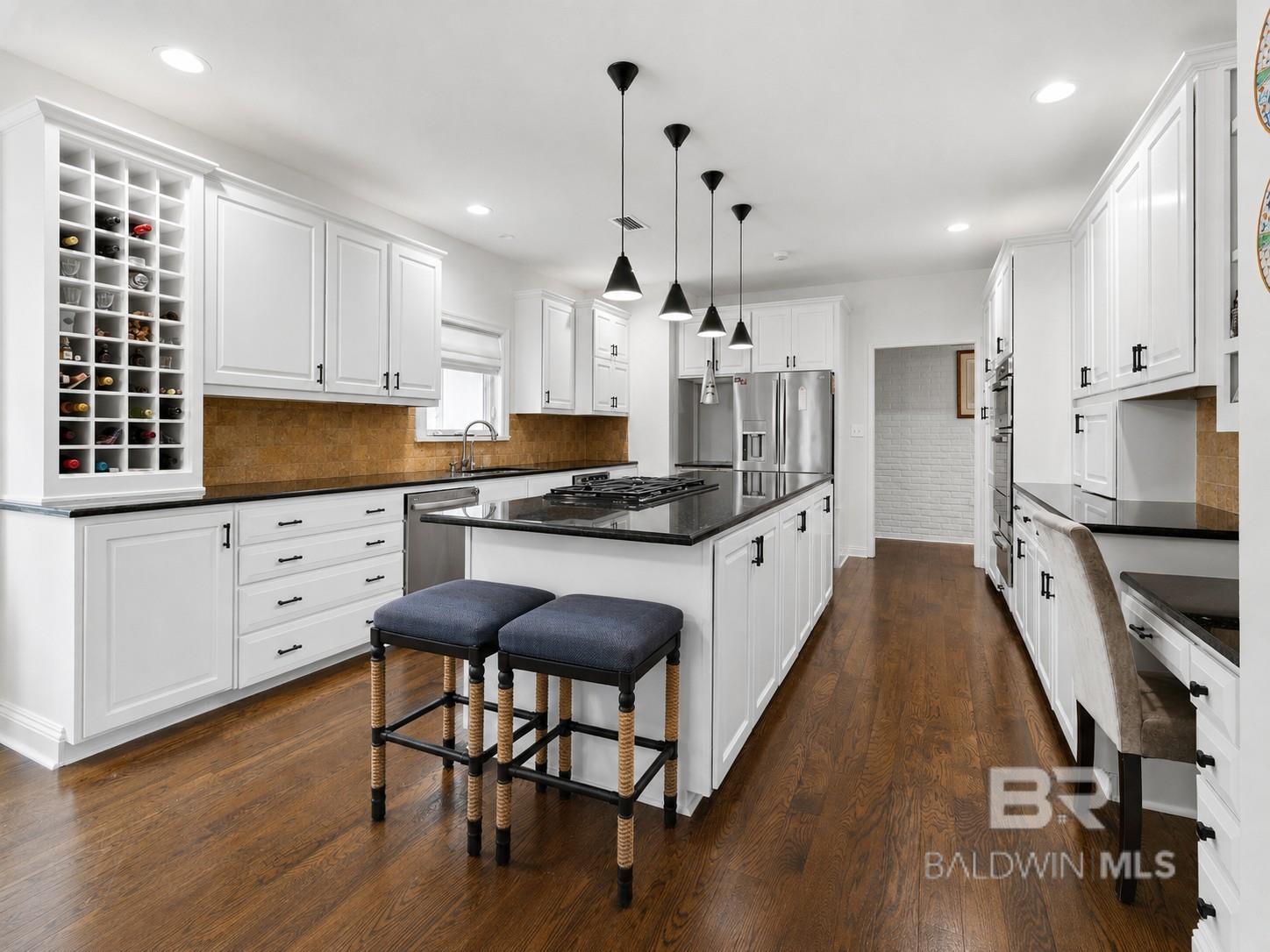 https://zimg.paragon.ice.com/ParagonImages/Property/PG/BCAR/397114/14/0/0/71da7dbe945cd4744bcc6abef5cff77f/7/c93b5f27d84d4b5769c02e4383889597/397114-126700c7-eb35-42cf-b03e-004f5a29c00b.JPG