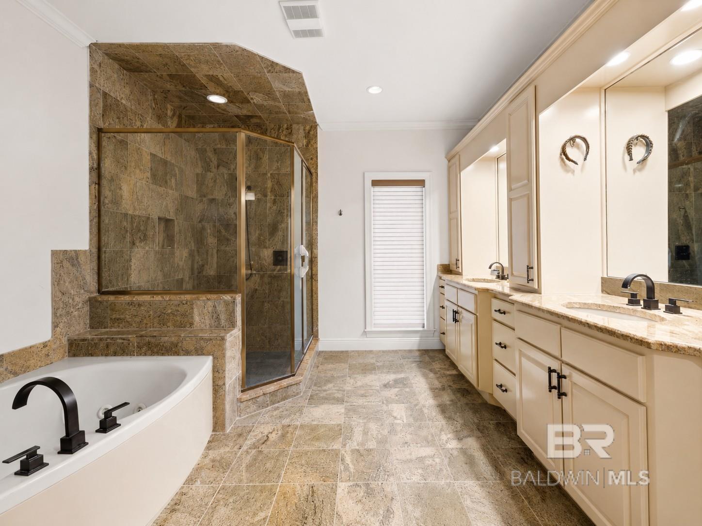 https://zimg.paragon.ice.com/ParagonImages/Property/PG/BCAR/397114/23/0/0/8c880c0ad693020e29675016a9fe9e33/7/c93b5f27d84d4b5769c02e4383889597/397114-d8d65764-ee16-4810-a0b0-d9d9d66d2af1.JPG