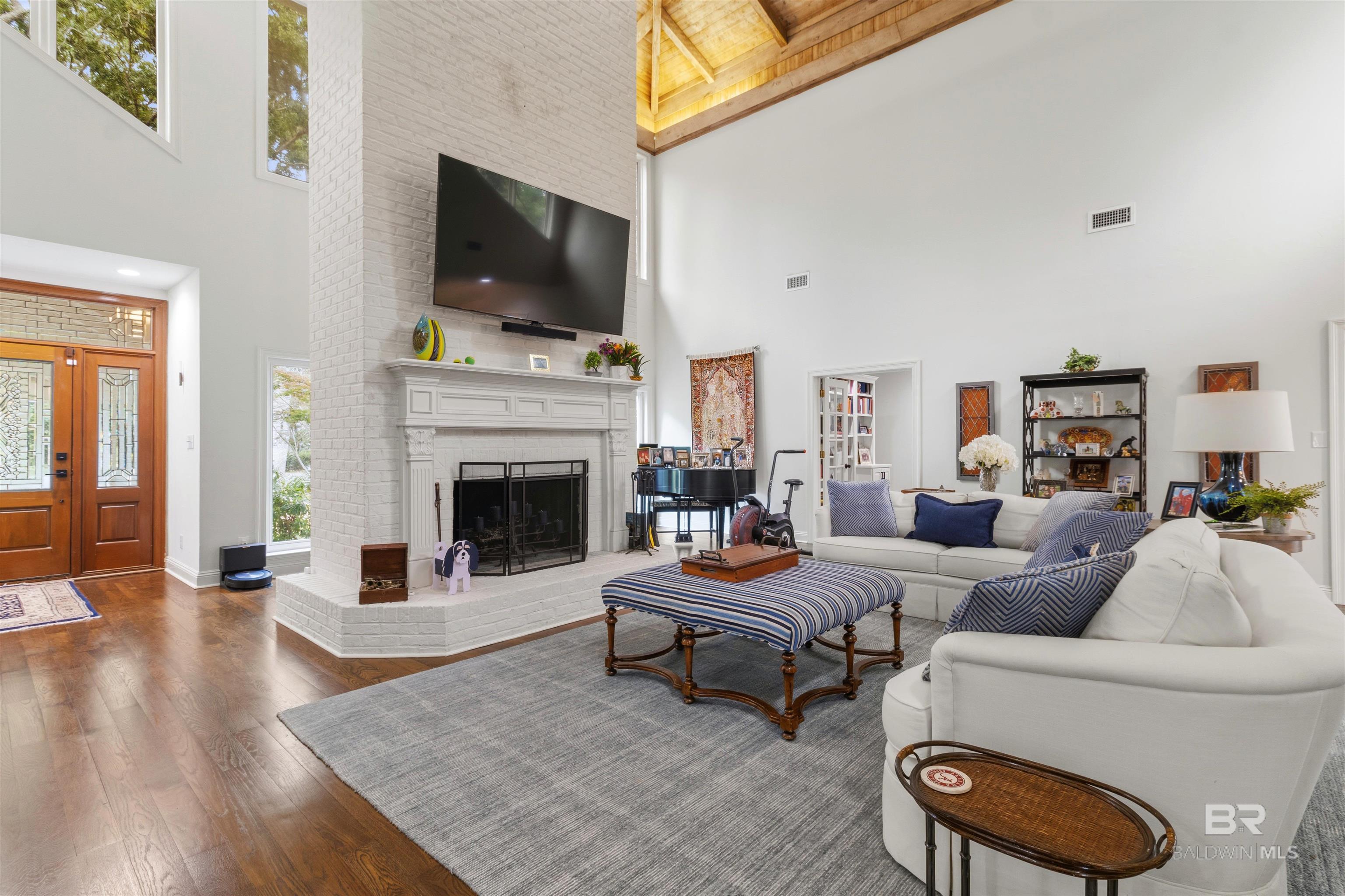 https://zimg.paragon.ice.com/ParagonImages/Property/PG/BCAR/397114/8/0/0/860fc90a229b3c9c4a79e1f7ca89f958/7/c93b5f27d84d4b5769c02e4383889597/397114-392b3ab1-a9eb-4eb1-8267-f6d2a0e8233d.JPG