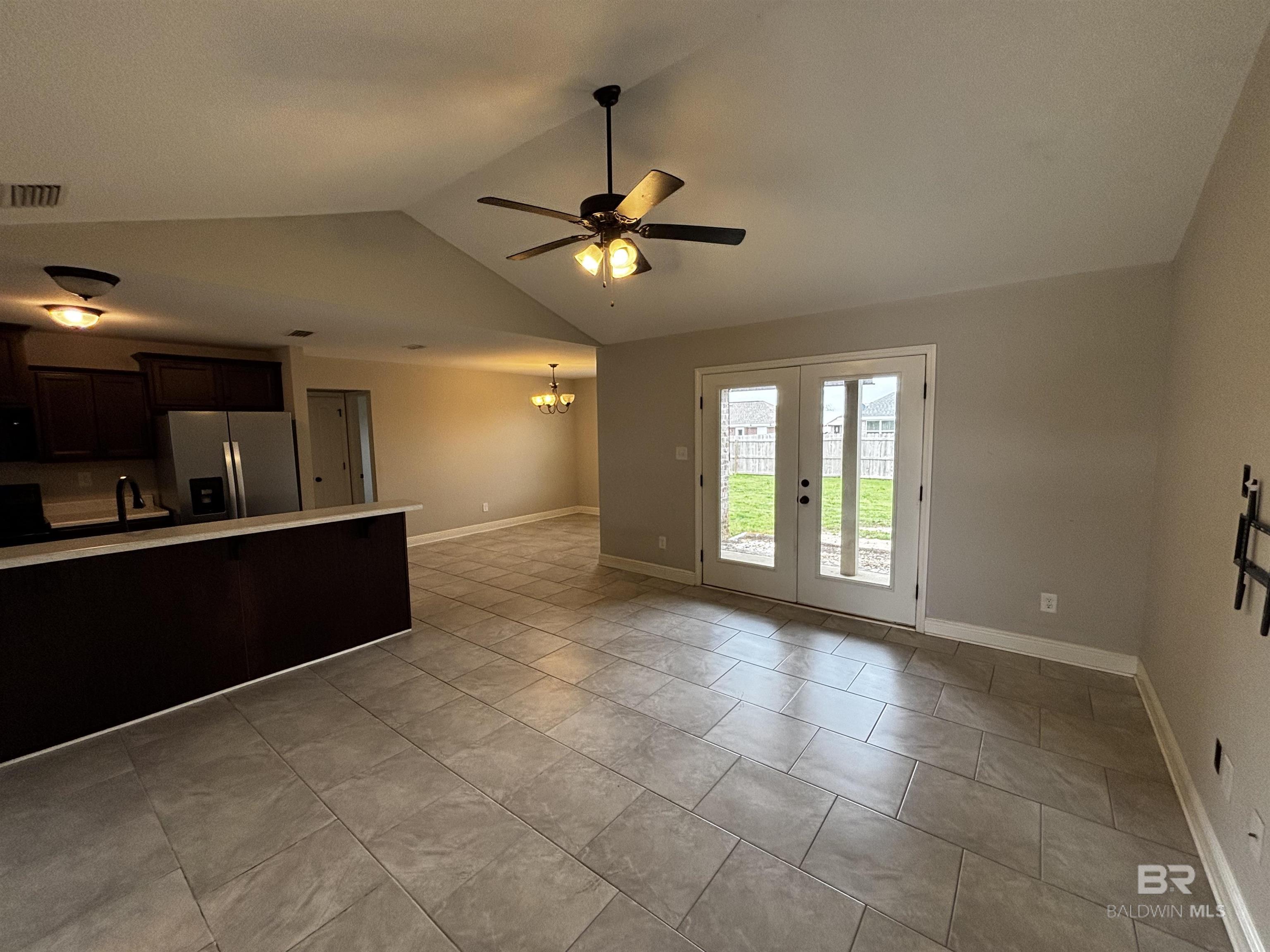 https://zimg.paragon.ice.com/ParagonImages/Property/PG/BCAR/397119/1/0/0/5728c689301cc4155e7beaec6dea445c/7/1d7cbe6c06225162319b47de44815384/397119-09D52E6F-B16F-4522-9C56-95C7FDD11377.JPG