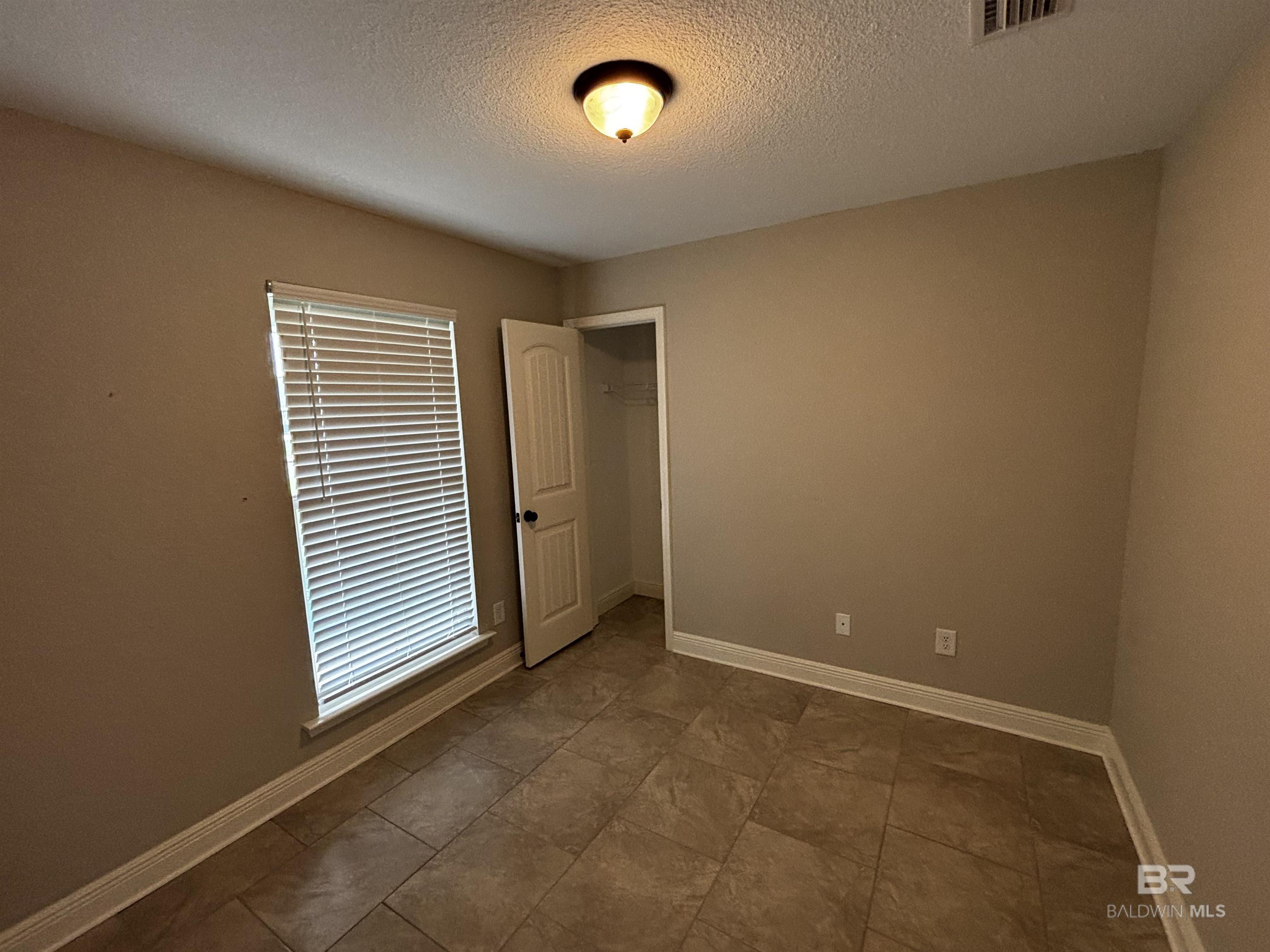 https://zimg.paragon.ice.com/ParagonImages/Property/PG/BCAR/397119/11/0/0/f4d68adf8d92207ace838203778ad43c/7/1d7cbe6c06225162319b47de44815384/397119-62CBC225-0A3E-4053-A6AE-5975E1BB4C4E.JPG