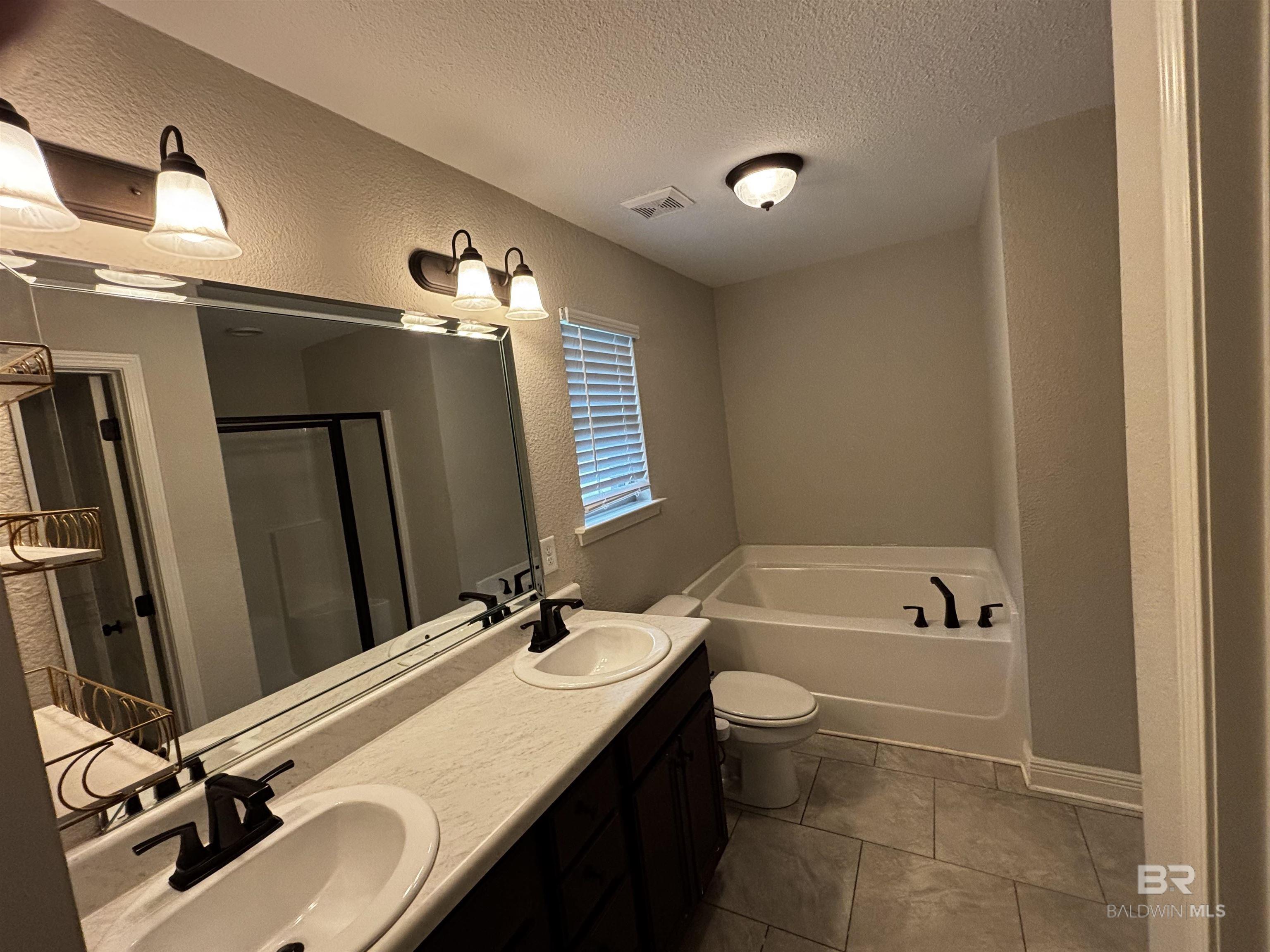 https://zimg.paragon.ice.com/ParagonImages/Property/PG/BCAR/397119/6/0/0/4435449783d59167287f576cbefb8495/7/1d7cbe6c06225162319b47de44815384/397119-AE84D706-94E8-42C1-BCD8-33327694F18A.JPG