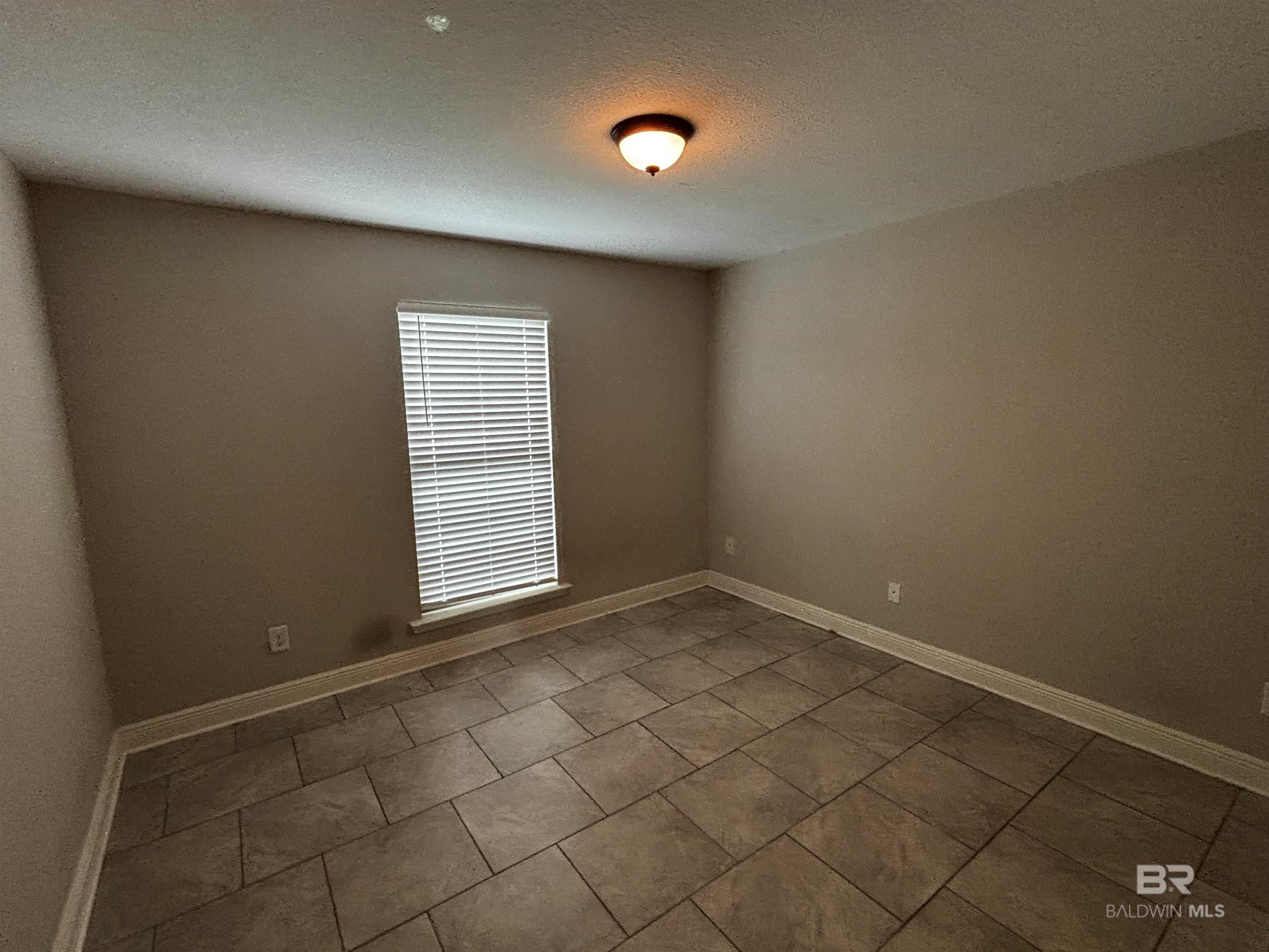 https://zimg.paragon.ice.com/ParagonImages/Property/PG/BCAR/397119/8/0/0/0f45adddcdd955a2ecbf2ecda2f7341e/7/1d7cbe6c06225162319b47de44815384/397119-57955BC1-25B1-4719-BAC3-2B44BE9B9CB0.JPG
