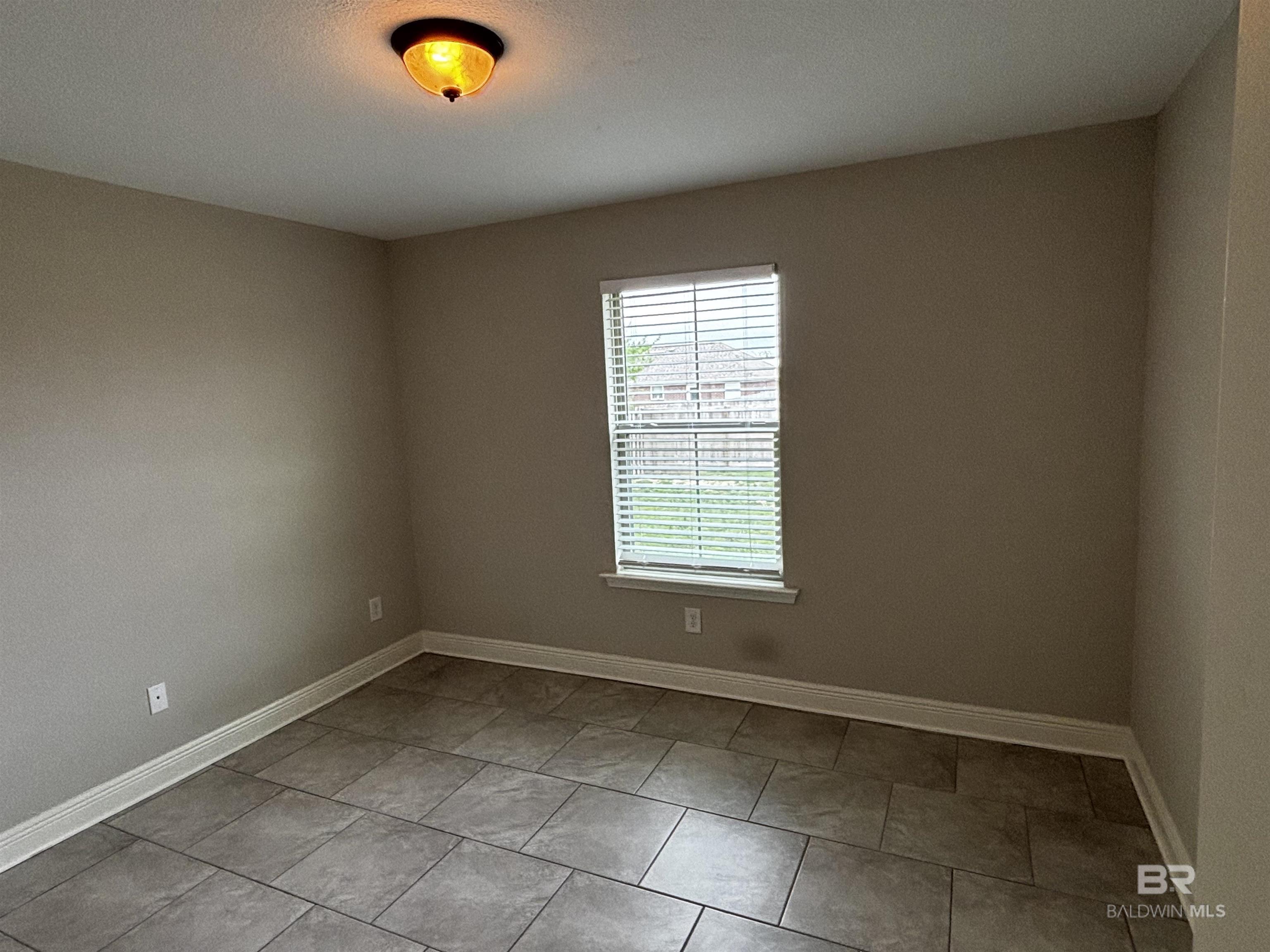 https://zimg.paragon.ice.com/ParagonImages/Property/PG/BCAR/397119/9/0/0/75ddf7c10f185c9ce59fa3703f80a3e8/7/1d7cbe6c06225162319b47de44815384/397119-A7FE8619-F37C-4610-9E61-FE956BCD6FB3.JPG