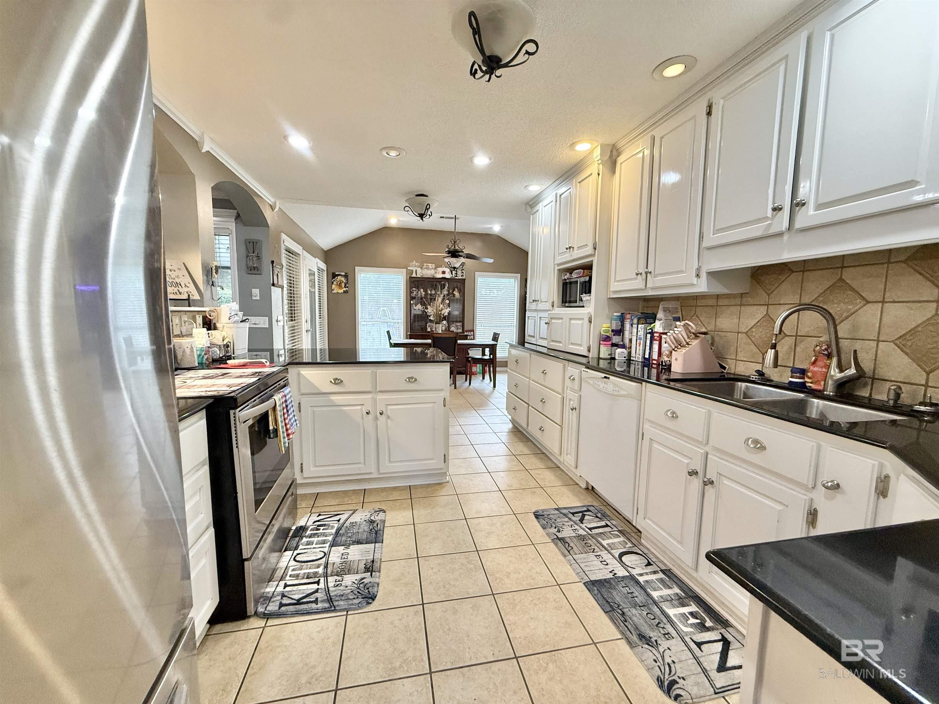https://zimg.paragon.ice.com/ParagonImages/Property/PG/BCAR/397123/13/0/0/51b02c5405cd13b5d34a7b583baf6c60/7/421f5e875a5722a2b0b77727894a47f0/397123-52efe47b-81ce-4cc5-98e3-99a5a1c8a899.JPG