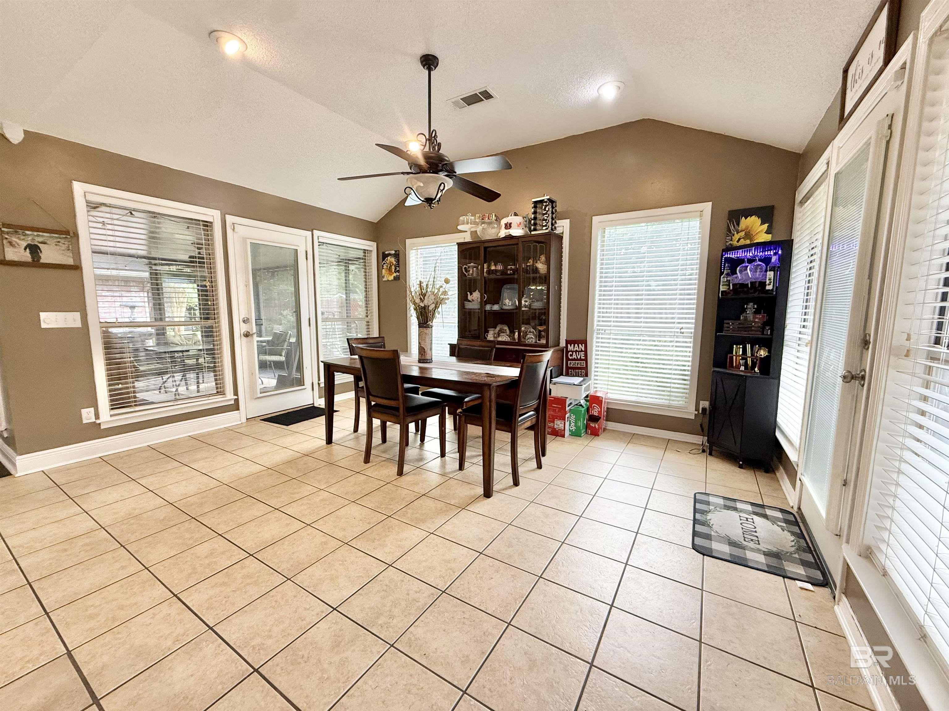https://zimg.paragon.ice.com/ParagonImages/Property/PG/BCAR/397123/15/0/0/88299d2a8fb43b9cc804130c52fbf9eb/7/421f5e875a5722a2b0b77727894a47f0/397123-9881328b-836f-4109-8b3c-d639b85e86c9.JPG