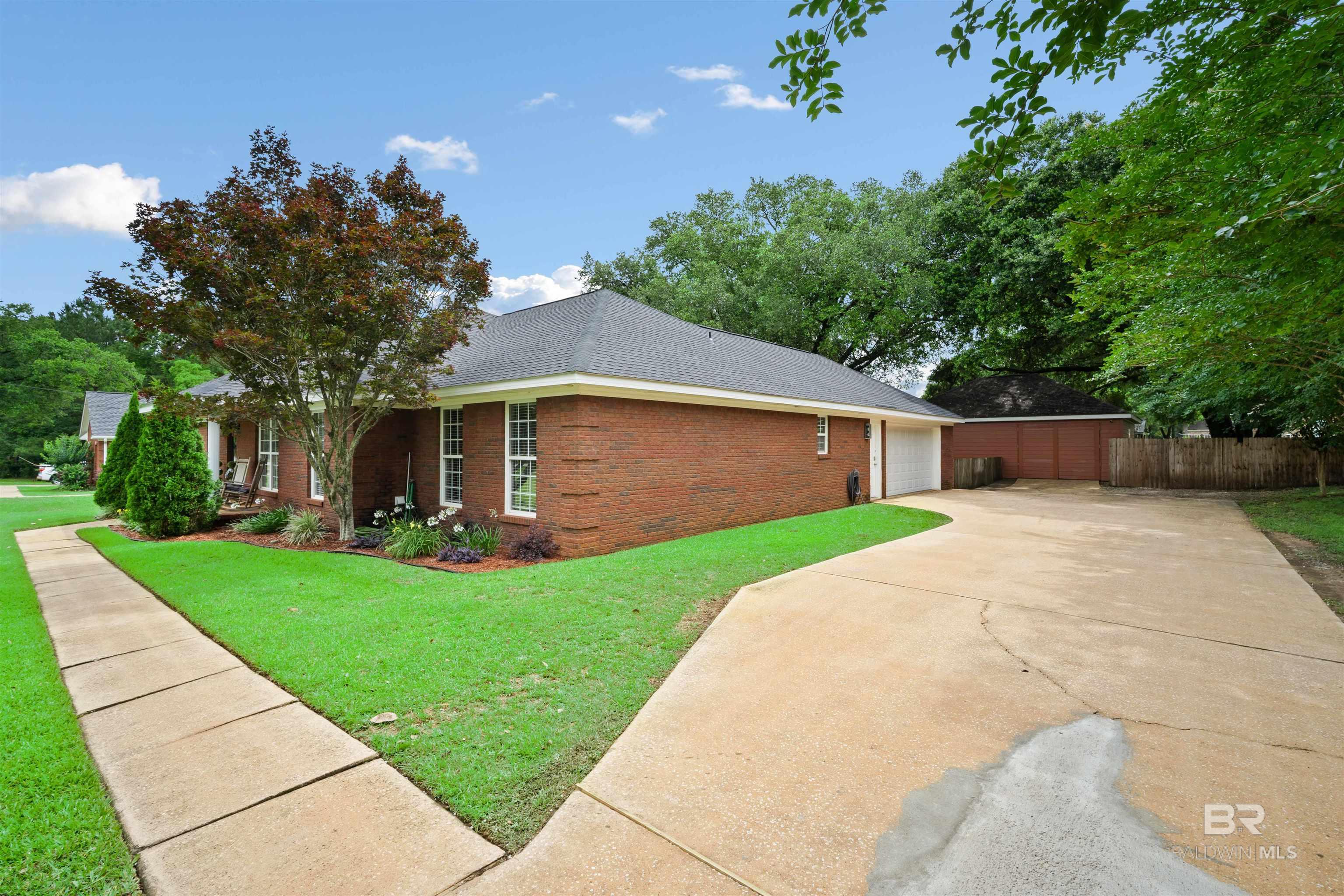 https://zimg.paragon.ice.com/ParagonImages/Property/PG/BCAR/397159/4/0/0/b37248bde2d588d8339e0470d1934cc1/7/e0e9ed011bdf3be65021114c2624453e/397159-311c944c-8b99-4254-b3a3-2ddec74220ef.JPG