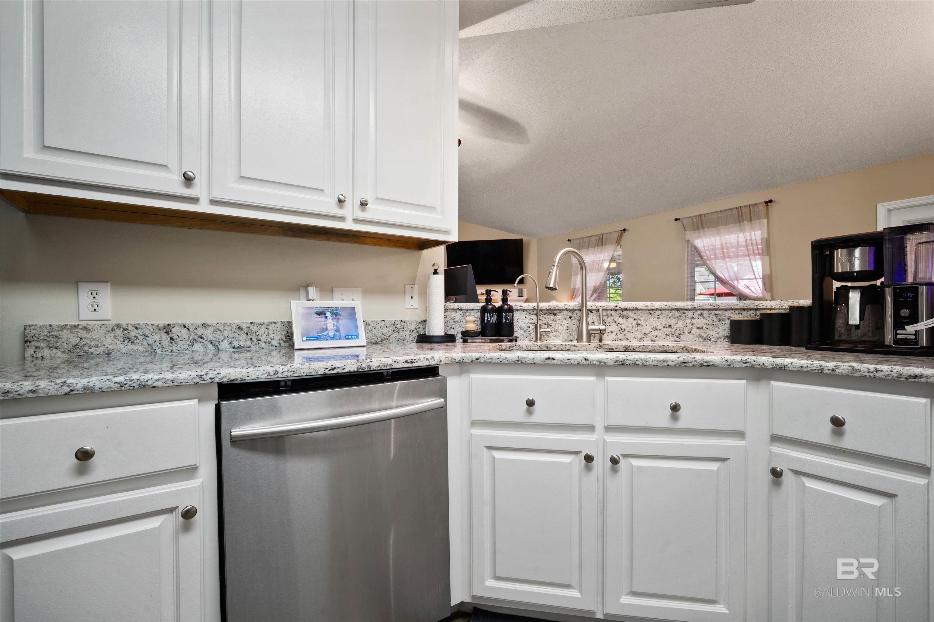 https://zimg.paragon.ice.com/ParagonImages/Property/PG/BCAR/397159/9/0/0/e8b9863533e2bacbaab5ca16061415a3/7/e0e9ed011bdf3be65021114c2624453e/397159-f29dfbd5-072b-40e8-a9bb-3008f62f49c6.JPG