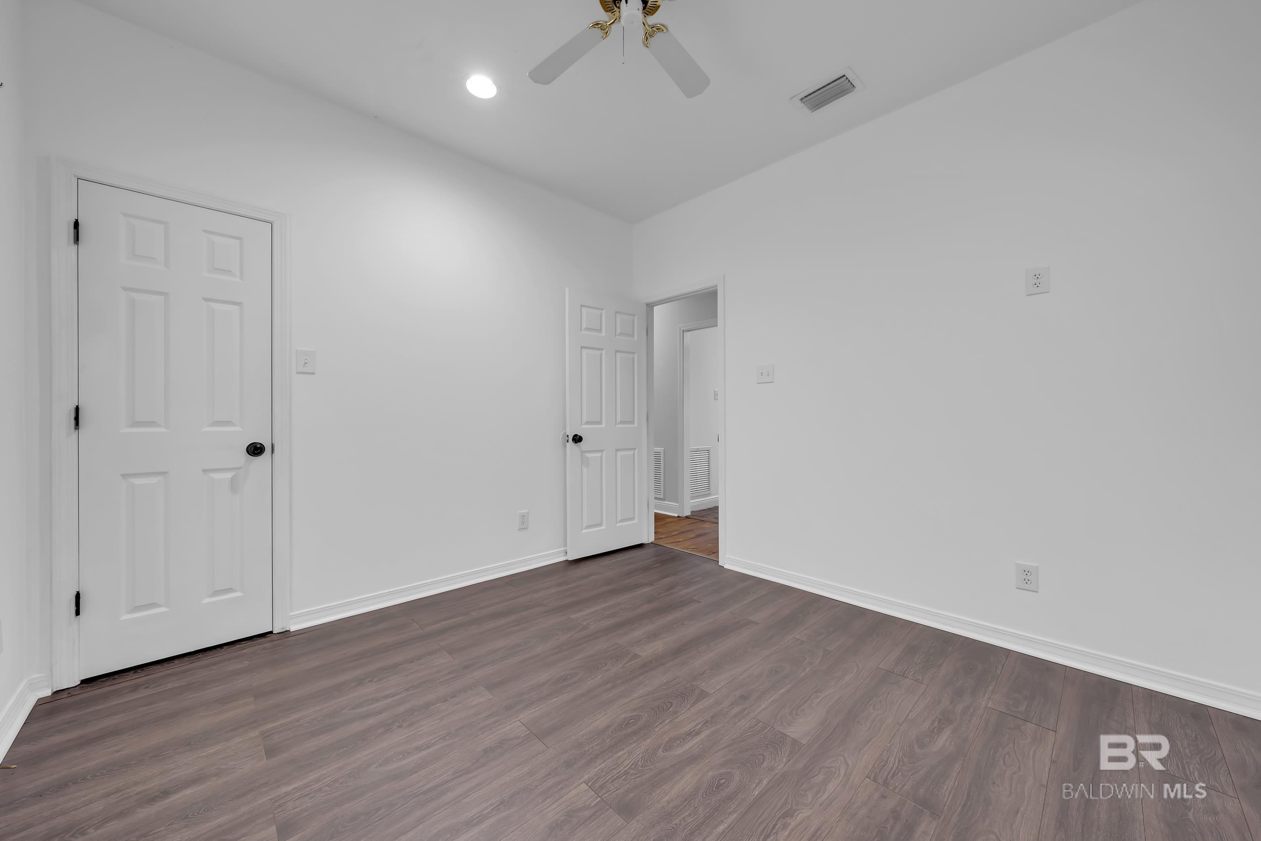 https://zimg.paragon.ice.com/ParagonImages/Property/PG/BCAR/397161/15/0/0/96c42ee4a8a91e3e5269c2d1a5c1c111/7/0a37d56f147596382c7c19579cec25ca/397161-541d3511-edf5-45c6-a55b-066cd6b9a6a2.JPG