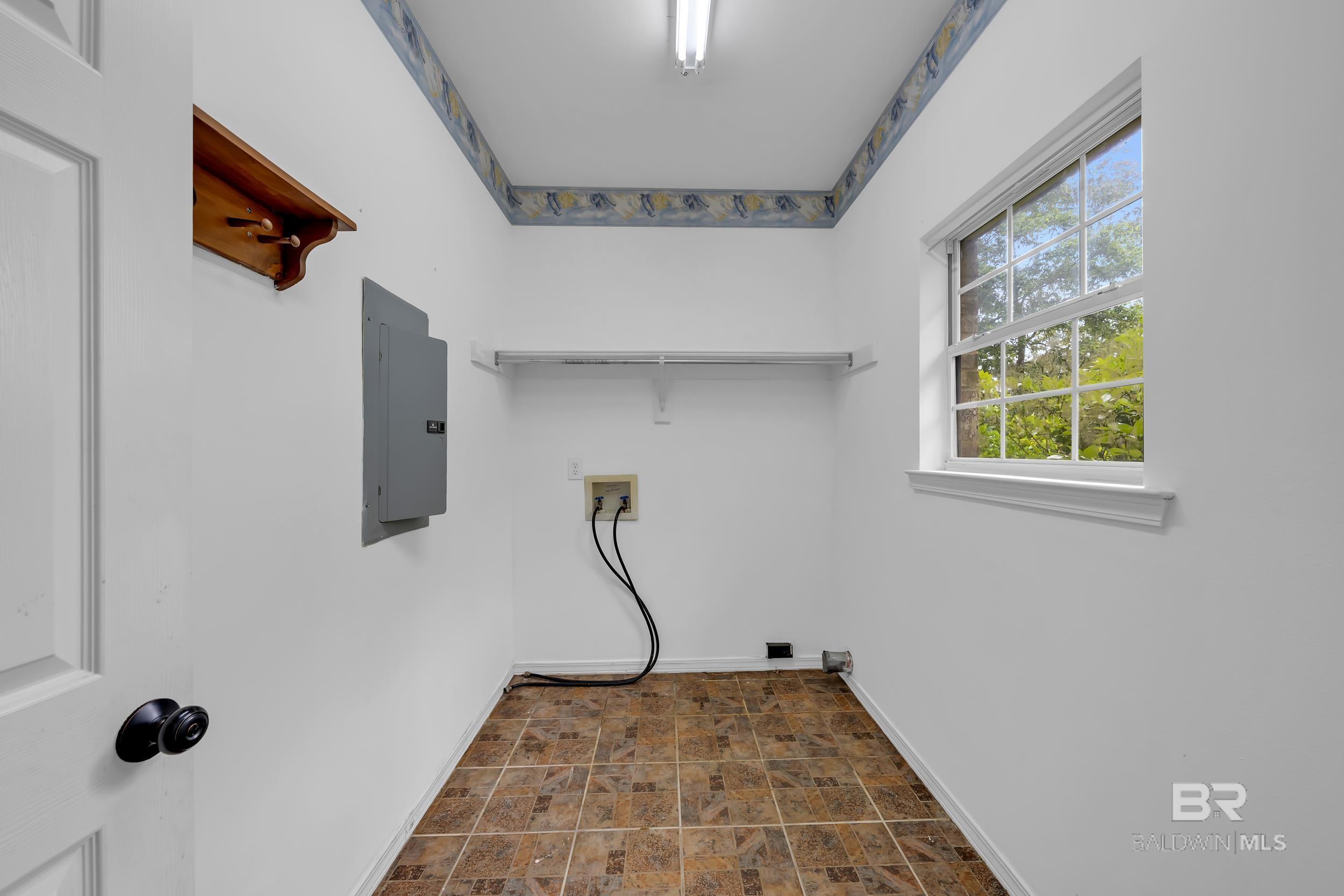 https://zimg.paragon.ice.com/ParagonImages/Property/PG/BCAR/397161/18/0/0/19abb44b4cdf337a596af23278530ede/7/0a37d56f147596382c7c19579cec25ca/397161-6f69e175-f0fb-4ac2-9d8e-6be4b6834060.JPG
