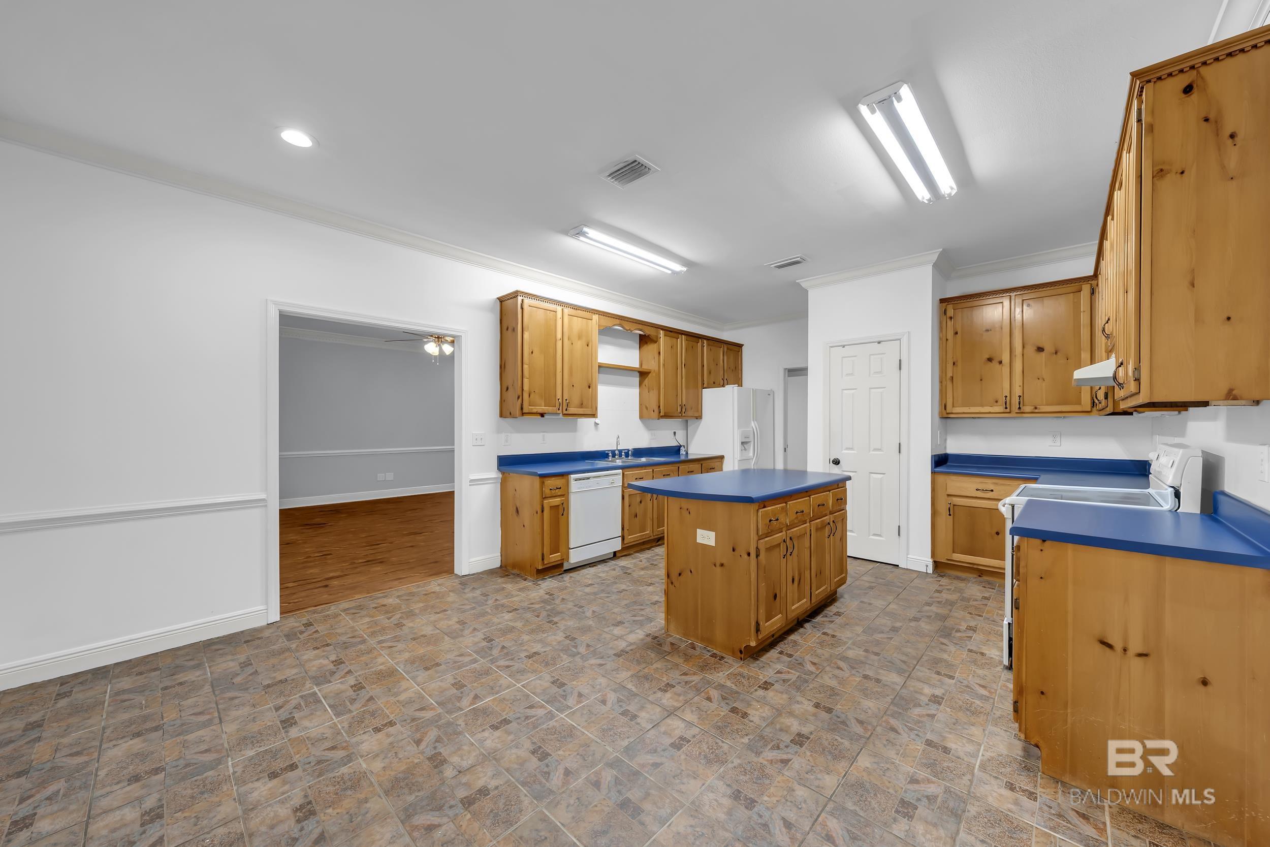 https://zimg.paragon.ice.com/ParagonImages/Property/PG/BCAR/397161/8/0/0/d7ef0b84d2e9fd2154fbcbf545117c2e/7/0a37d56f147596382c7c19579cec25ca/397161-65857281-b1ad-4684-a6cd-f10ecb7df488.JPG