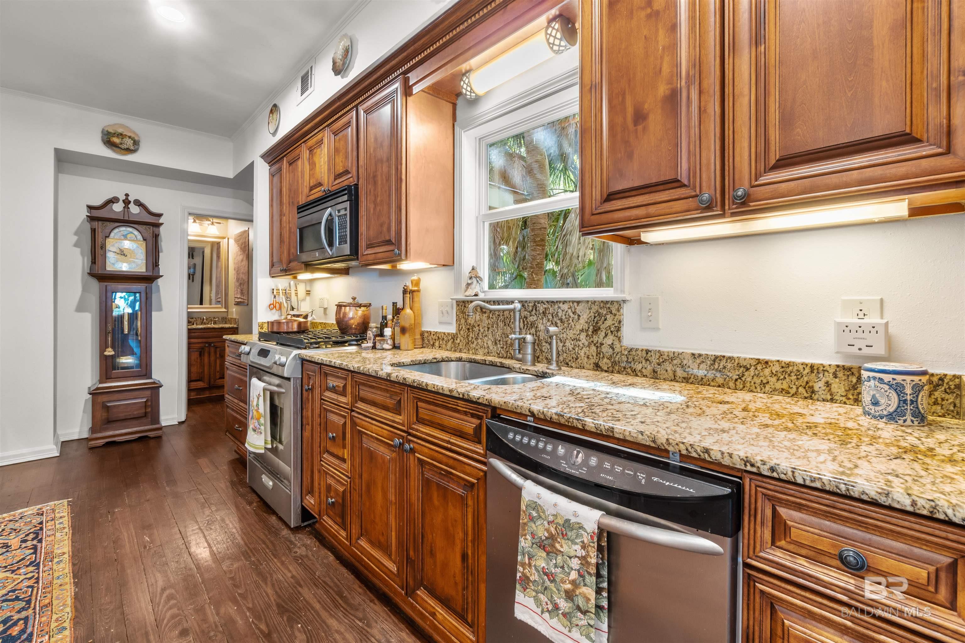 https://zimg.paragon.ice.com/ParagonImages/Property/PG/BCAR/397172/20/0/0/19d34e1f26b599142ead0124e412d620/7/cef3990dc67490569a5351aff76af655/397172-ea7a6635-16e2-4bd0-af4a-29275d8cf6e0.JPG