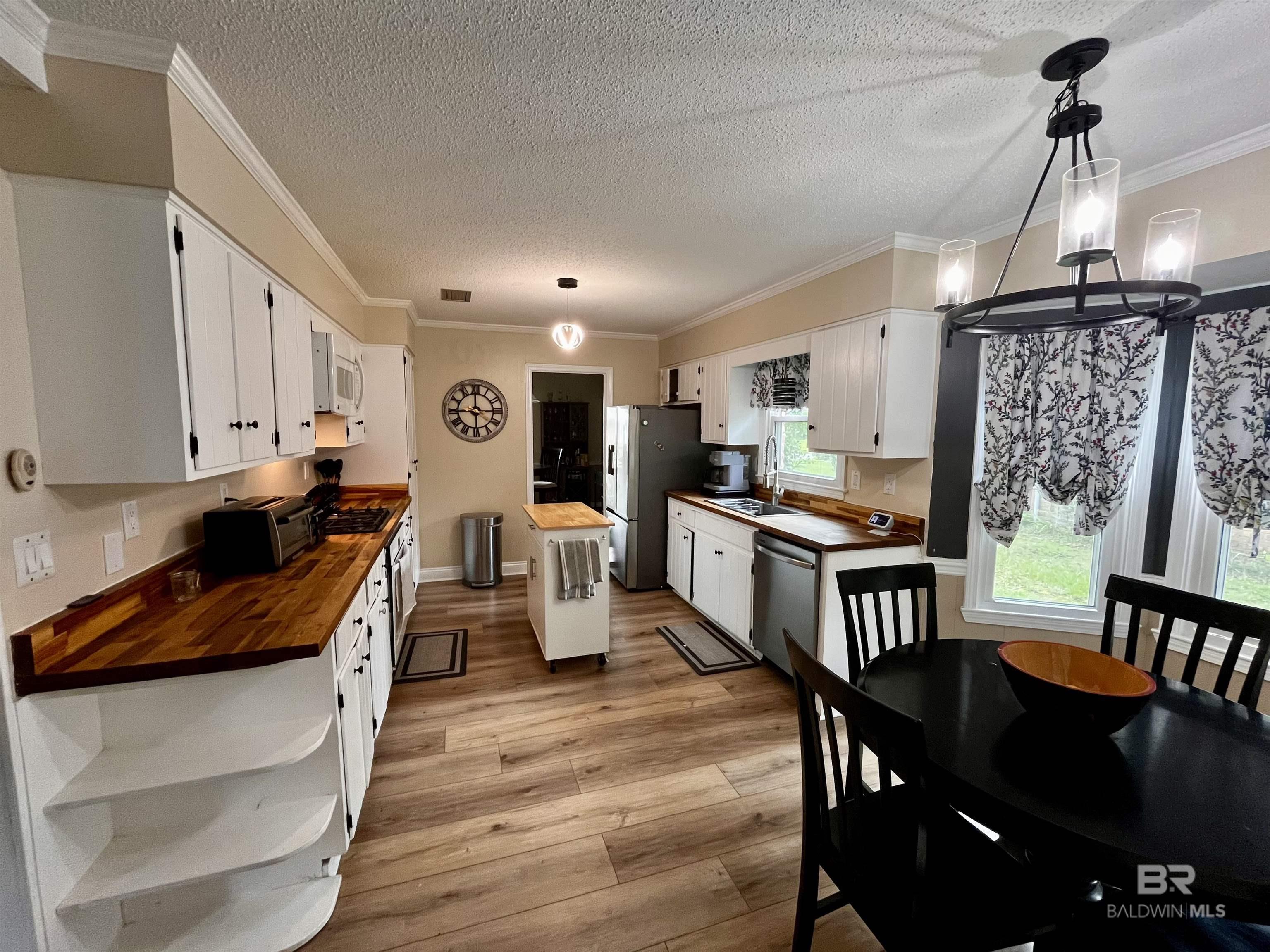 https://zimg.paragon.ice.com/ParagonImages/Property/PG/BCAR/397173/1/0/0/c67cec9f58688dc3234693bbd0c9dba9/7/50d7ecd7dfd3046de5e427376641802b/397173-22dac059-9457-4aa2-af3d-8db5981d8236.JPG