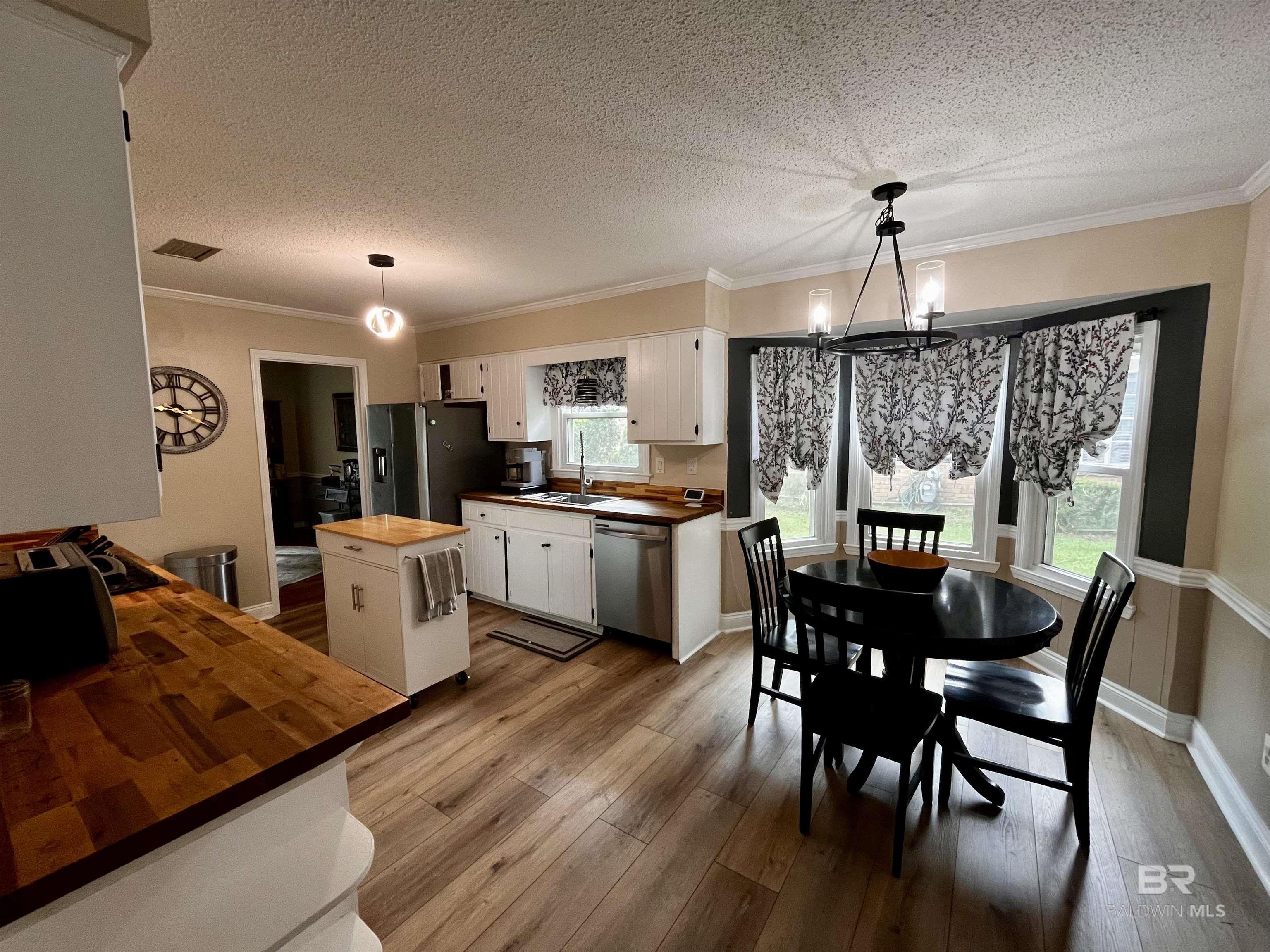 https://zimg.paragon.ice.com/ParagonImages/Property/PG/BCAR/397173/2/0/0/9fd76ebd6b91257c5d033738c611ee64/7/50d7ecd7dfd3046de5e427376641802b/397173-dbc9cb19-78e7-4aca-a152-7eb8e0184874.JPG
