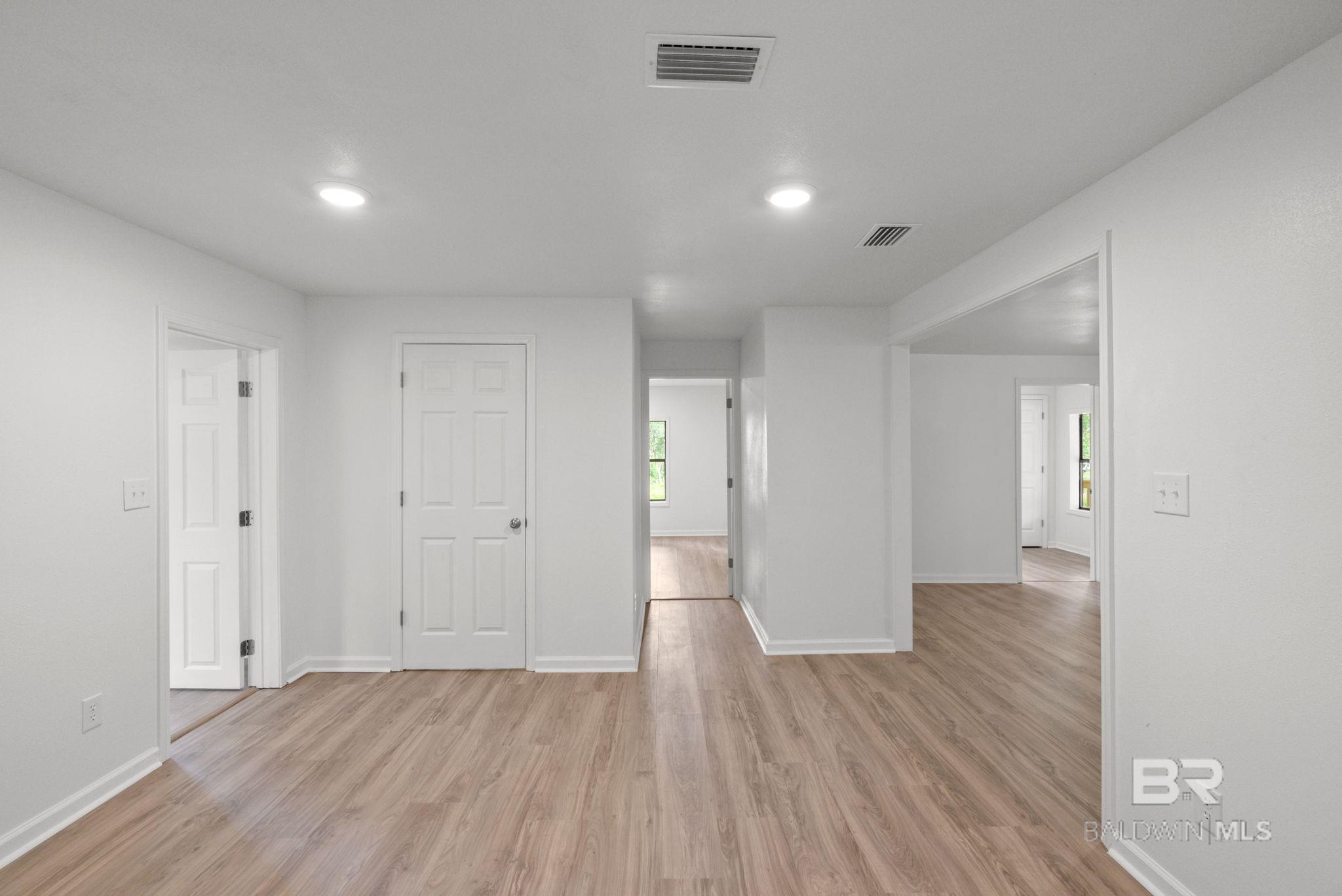 https://zimg.paragon.ice.com/ParagonImages/Property/PG/BCAR/397174/18/0/0/4bebb315ca180f86922dced33e52ed2d/7/0aa2198810ab9e19f2518419a9400b24/397174-fdaf2133-58b8-456d-be3c-482667d017f0.JPG
