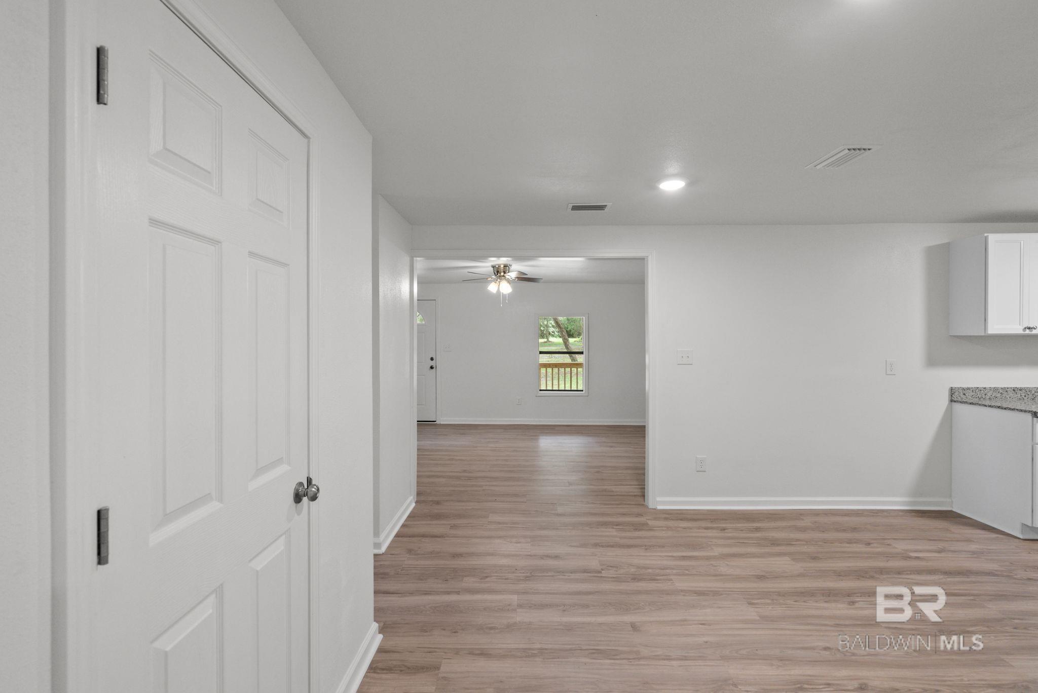 https://zimg.paragon.ice.com/ParagonImages/Property/PG/BCAR/397174/19/0/0/872cfe274bb0530e510d00e840d20c90/7/0aa2198810ab9e19f2518419a9400b24/397174-09401049-2879-4fc1-baca-d0cd4cc3aa2a.JPG
