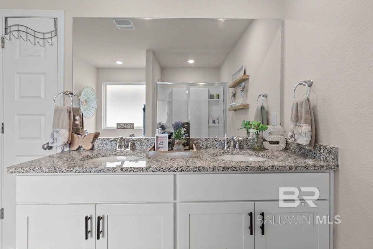 https://zimg.paragon.ice.com/ParagonImages/Property/PG/BCAR/397193/13/0/0/4c4f90de4c2ebf729d4ade87fc866ded/7/787155999b44f762f8e12f582bd01cbe/397193-eab96a15-9d0b-43f9-8ae8-d15365658eb6.JPG