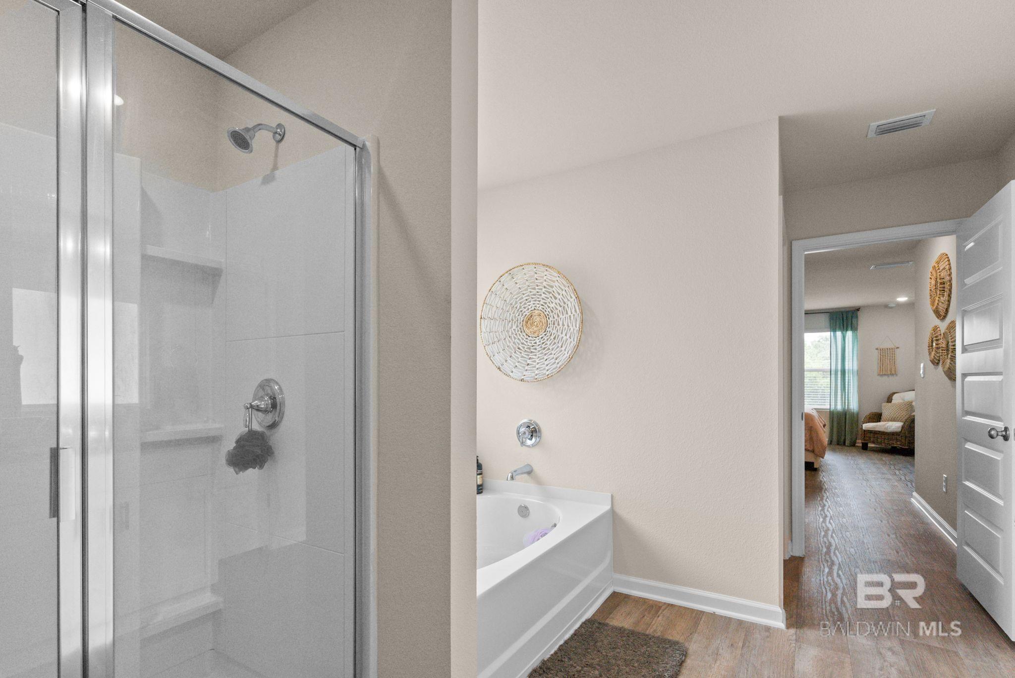 https://zimg.paragon.ice.com/ParagonImages/Property/PG/BCAR/397193/14/0/0/c36b736745ca94cdc0b28559cf965818/7/787155999b44f762f8e12f582bd01cbe/397193-a113065f-a5aa-4c34-89ef-cce1fb7094af.JPG