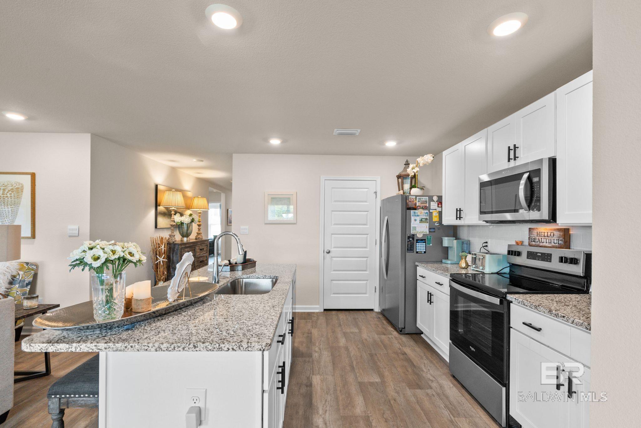https://zimg.paragon.ice.com/ParagonImages/Property/PG/BCAR/397193/24/0/0/032b9321297331e82bac7eb51bdf7193/7/787155999b44f762f8e12f582bd01cbe/397193-0a809cbf-914b-4ae3-aad3-7cb820da7c90.JPG