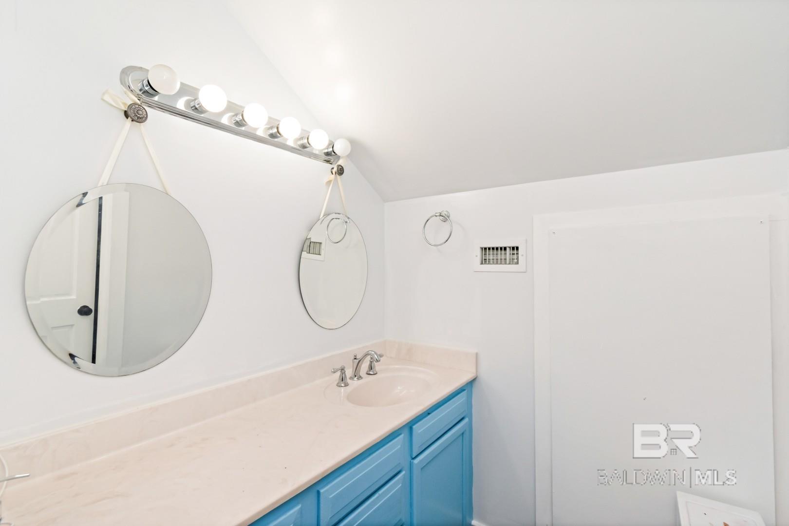 397209 | Photo 28