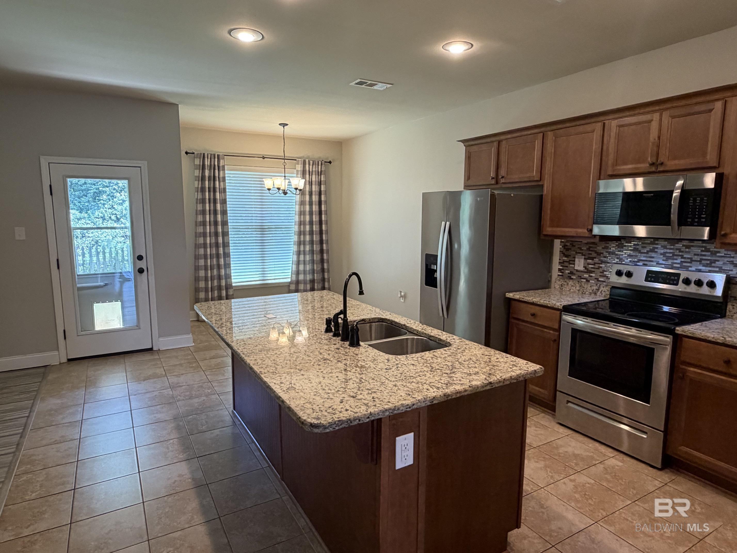 https://zimg.paragon.ice.com/ParagonImages/Property/PG/BCAR/397229/2/0/0/a2e619e14812ae03b796e337ae6a4a5d/7/6d8f23ab48eadf7ec0cd7363ce6110cf/397229-e5ee0506-7c3d-46cd-8ed5-3c0c9bb5162a.JPG