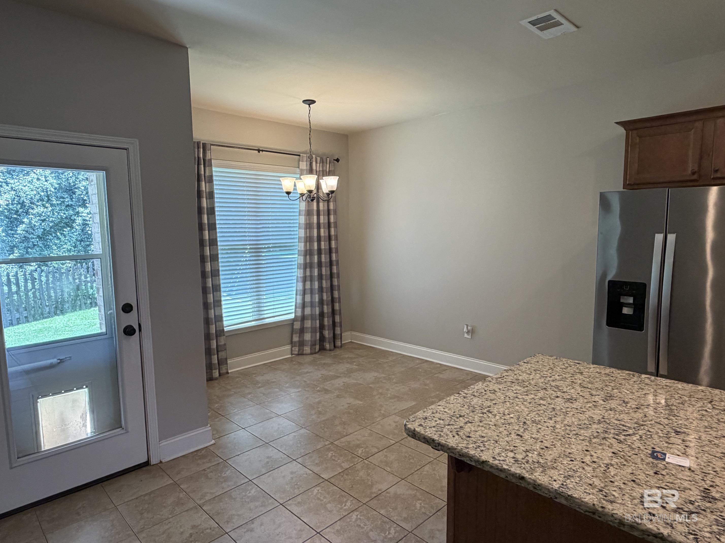 https://zimg.paragon.ice.com/ParagonImages/Property/PG/BCAR/397229/5/0/0/ad874a80e671e4d2a8f8e4f5f84a260b/7/6d8f23ab48eadf7ec0cd7363ce6110cf/397229-ee5517d4-df2b-4839-b961-6d7c3b2d316f.JPG