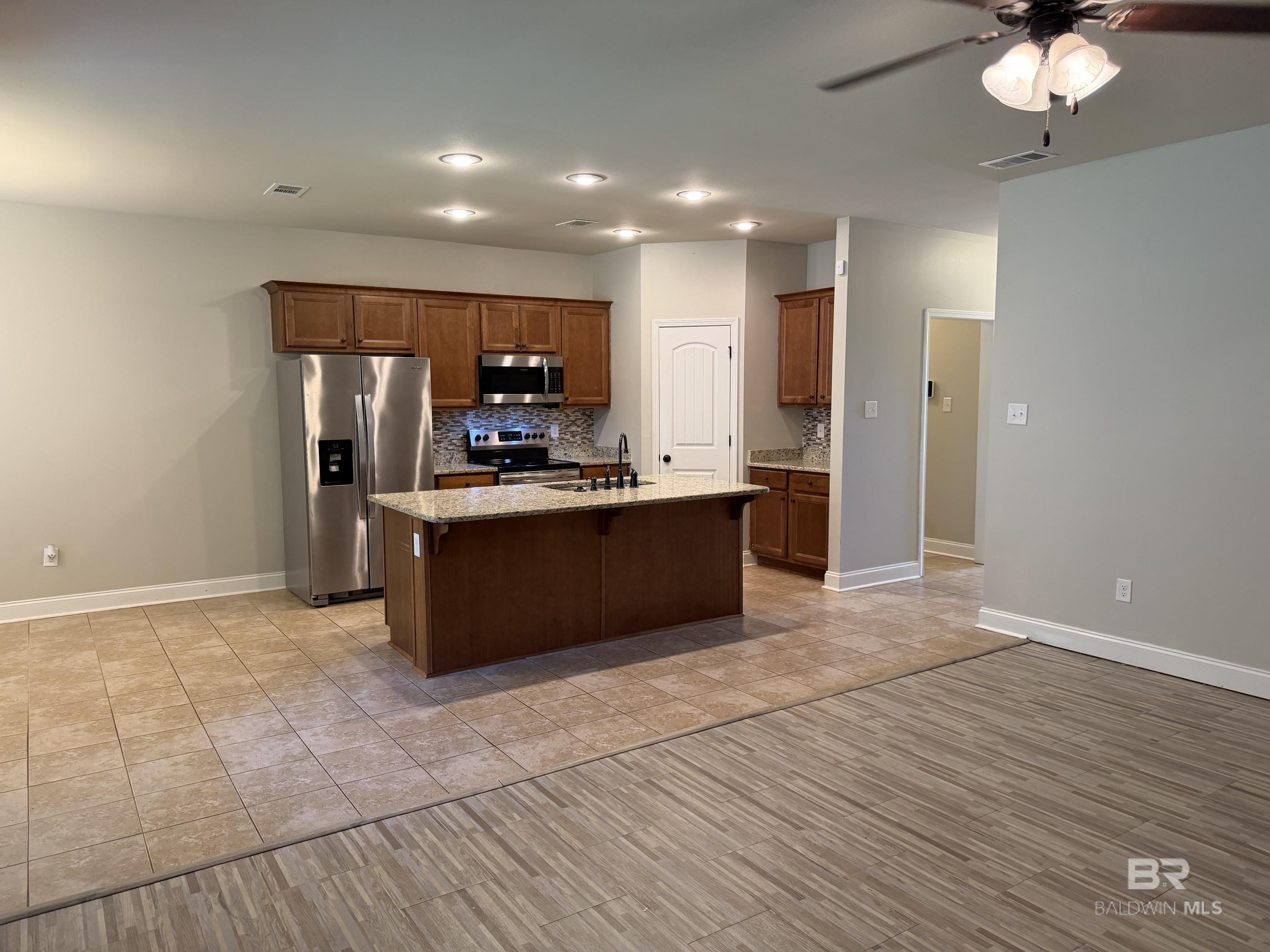 https://zimg.paragon.ice.com/ParagonImages/Property/PG/BCAR/397229/7/0/0/a7ce0e5dcfb423b47e98277fc006300a/7/6d8f23ab48eadf7ec0cd7363ce6110cf/397229-d8e2bece-d1a2-4276-a794-8b13afd1ebf4.JPG