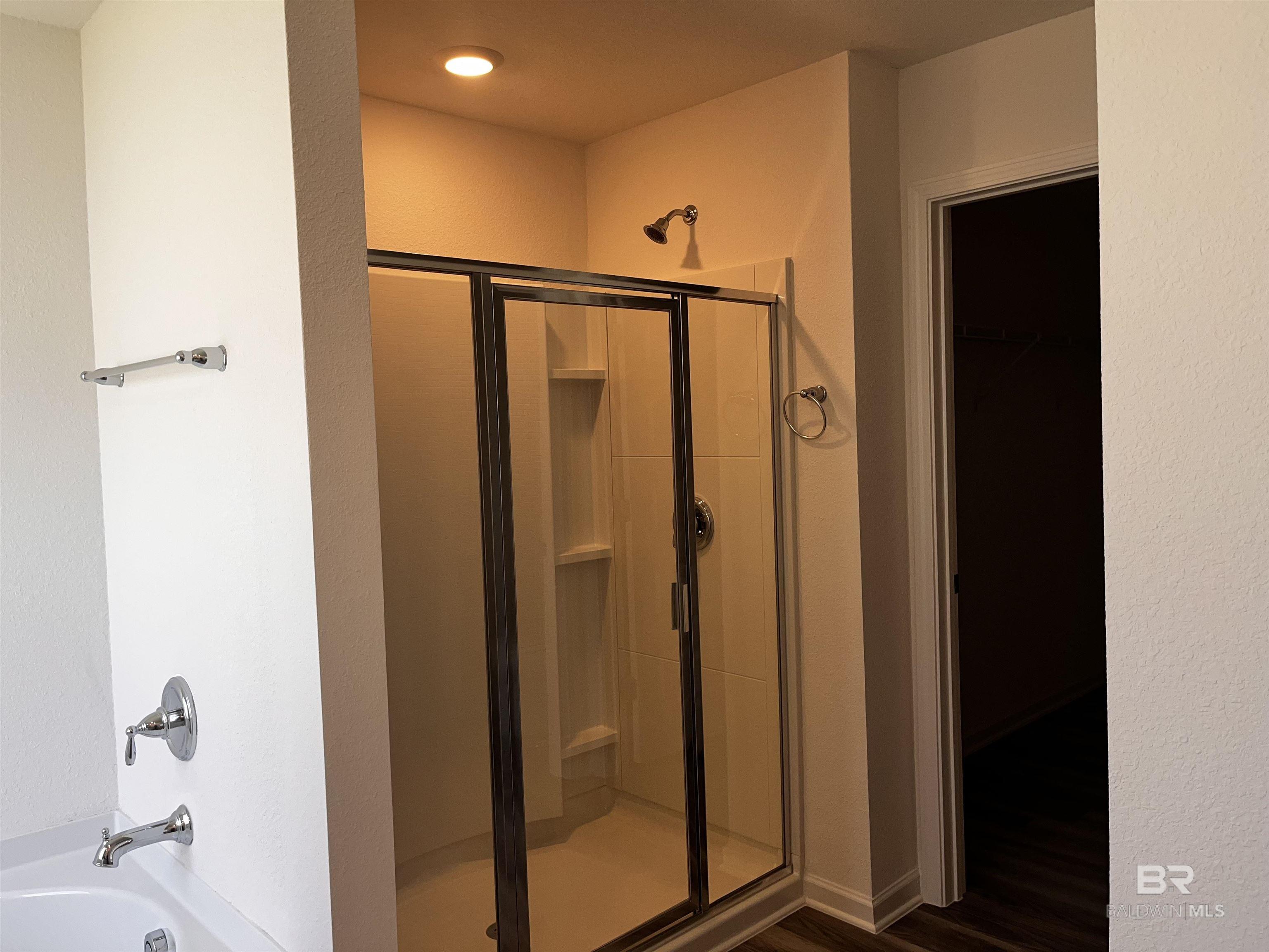 https://zimg.paragon.ice.com/ParagonImages/Property/PG/BCAR/397263/14/0/0/b8e6e74ac82676e2932ba3a4a14c34e6/7/7ab4d26a3f9651cef2c94186f7cf3ac1/397263-EAF17D10-EFBB-4264-AC8F-8E89AB9B3D0D.JPG