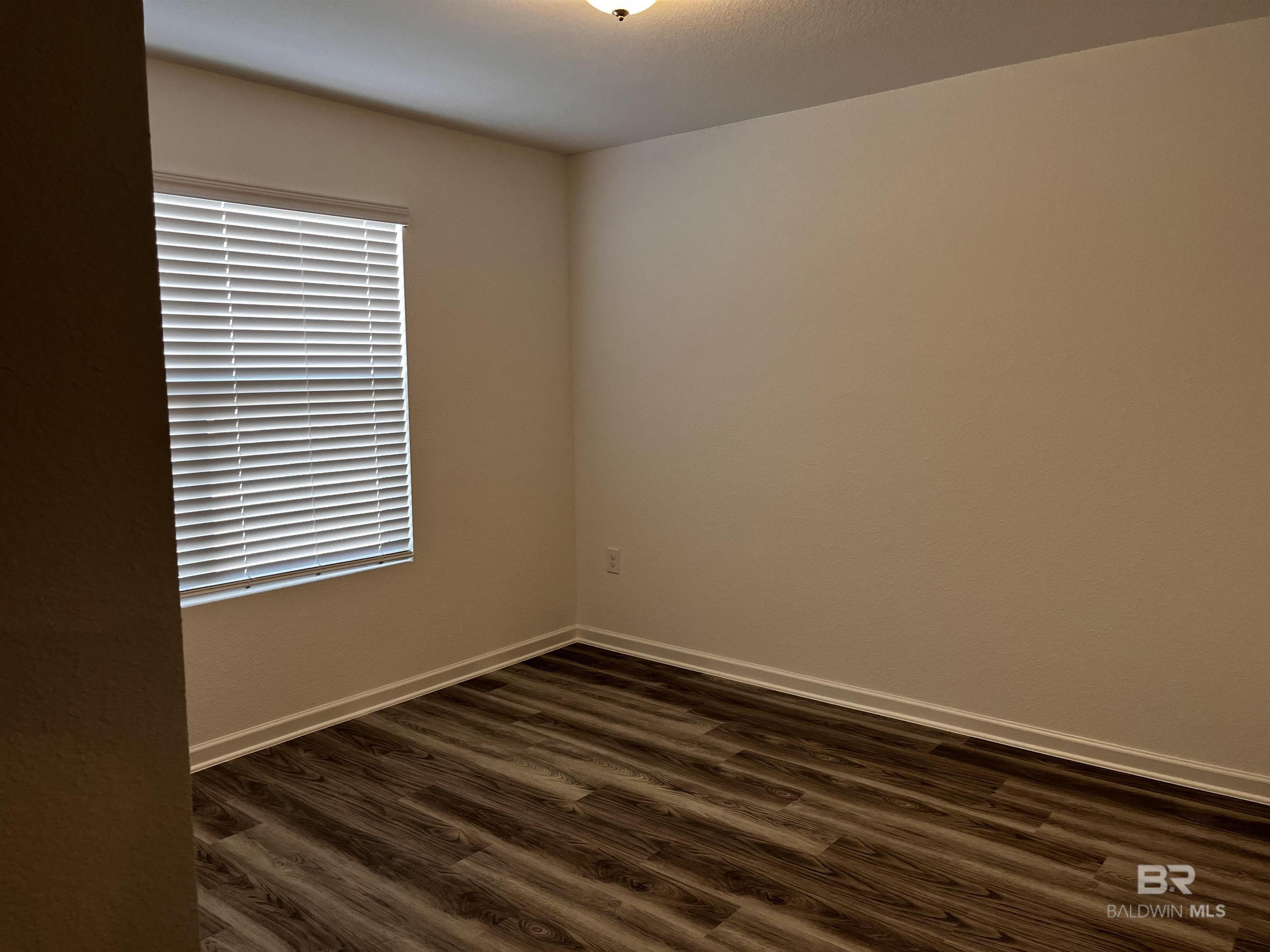 https://zimg.paragon.ice.com/ParagonImages/Property/PG/BCAR/397263/18/0/0/c5b6f422913e4777201e4ba6b1bf411d/7/7ab4d26a3f9651cef2c94186f7cf3ac1/397263-EEA159C9-3467-45C1-9589-E979838B24C7.JPG