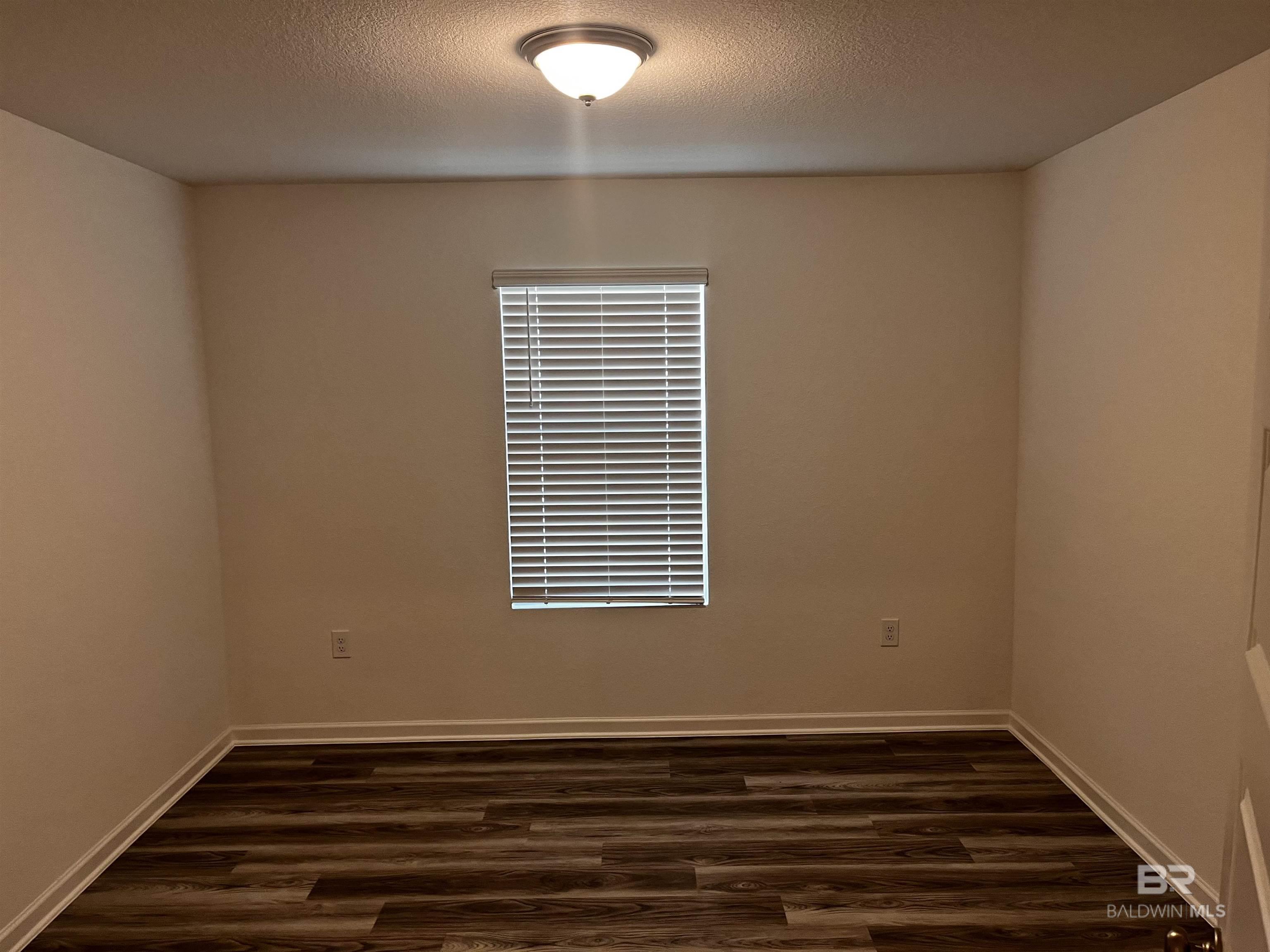 https://zimg.paragon.ice.com/ParagonImages/Property/PG/BCAR/397263/35/0/0/1edb137b502d1b2848424e72aa377caa/7/7ab4d26a3f9651cef2c94186f7cf3ac1/397263-0B9CEB73-131E-4393-8DFE-B6899444D294.JPG