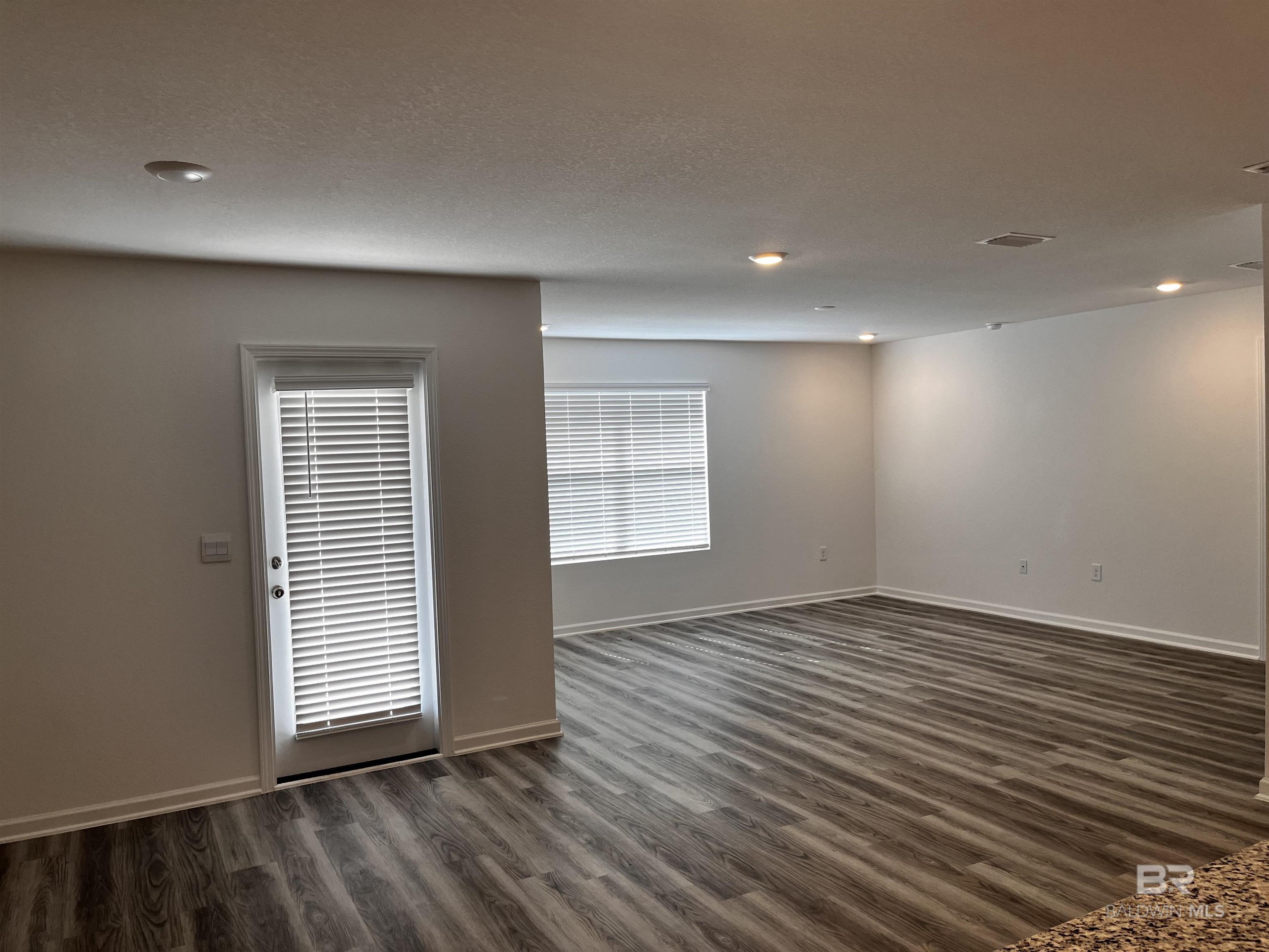 https://zimg.paragon.ice.com/ParagonImages/Property/PG/BCAR/397263/7/0/0/d8f3fb6713565bda87276148bcb8ce4d/7/7ab4d26a3f9651cef2c94186f7cf3ac1/397263-3C2861C4-7818-4FA5-997A-3C6D6E33BA96.JPG