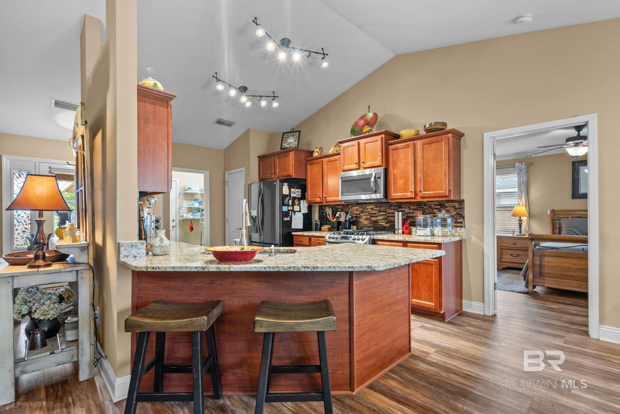 https://zimg.paragon.ice.com/ParagonImages/Property/PG/BCAR/397265/14/0/0/fe249db0400f9ead58282c66abfdec4f/7/3298a8958e4d1e05d1a6d5550cc11a12/397265-83101c8d-b574-41b7-80d0-262d72928870.JPG