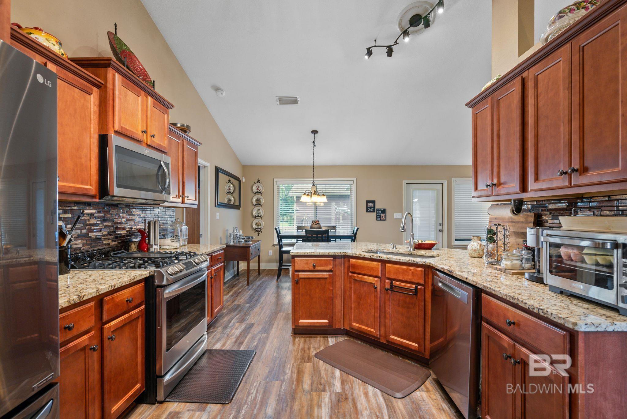 https://zimg.paragon.ice.com/ParagonImages/Property/PG/BCAR/397265/15/0/0/529d0a0694d0438cc4403e7b78f419f8/7/3298a8958e4d1e05d1a6d5550cc11a12/397265-dc089860-19d4-45ad-93c4-1823bd1328d6.JPG