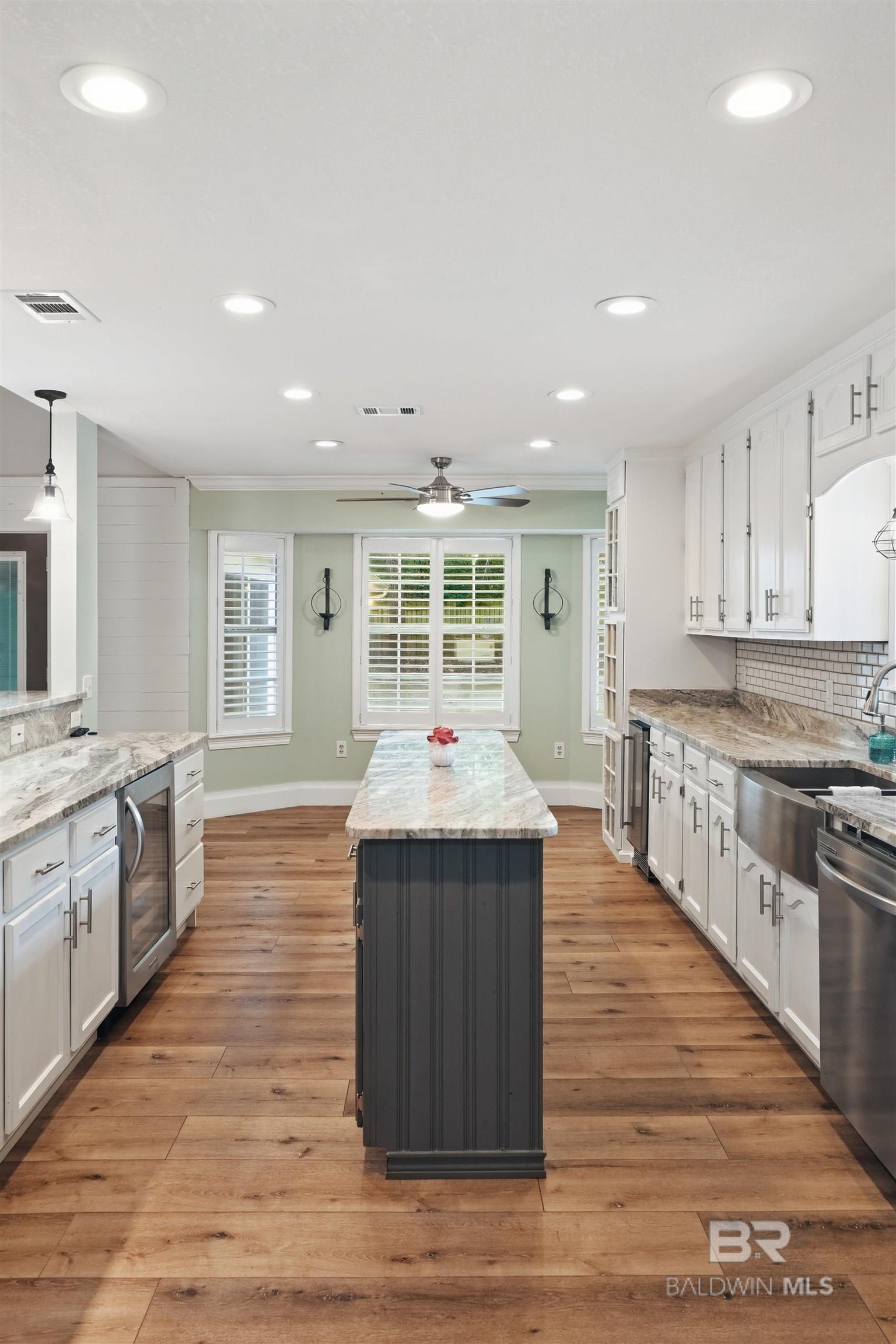 https://zimg.paragon.ice.com/ParagonImages/Property/PG/BCAR/397281/19/0/0/6674f8e5c72bfc5c88aed24b75291495/7/9ac59ba486845f0a940810d786fca97b/397281-9b32a382-adf0-450a-9393-0943eb42fcb9.JPG