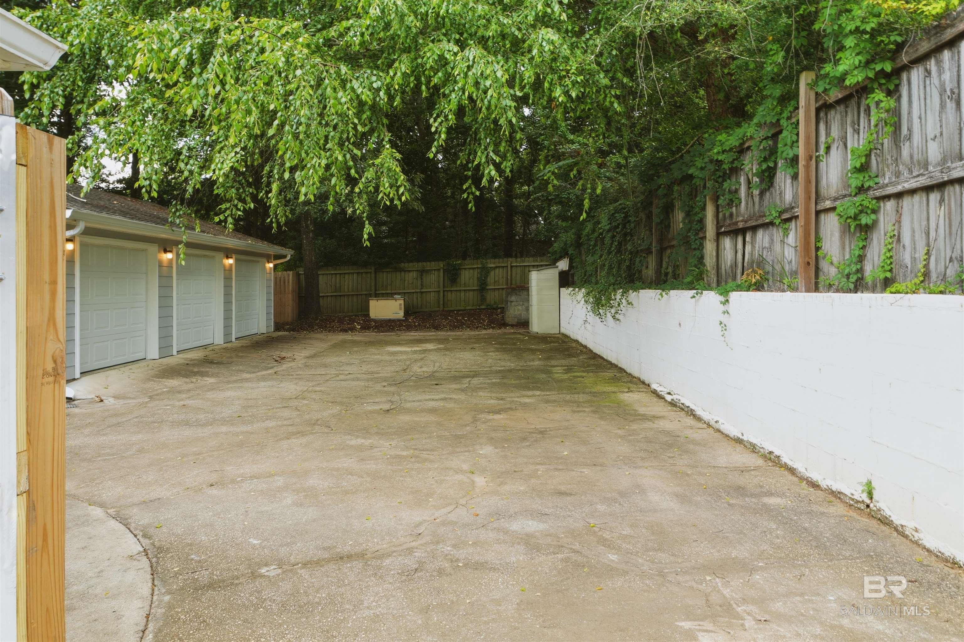 https://zimg.paragon.ice.com/ParagonImages/Property/PG/BCAR/397281/3/0/0/3b495c271281e7ba1da5c9f8b55b2284/7/9ac59ba486845f0a940810d786fca97b/397281-0ab8db5f-89f1-4d1c-9553-66ffbc83bf3f.JPG
