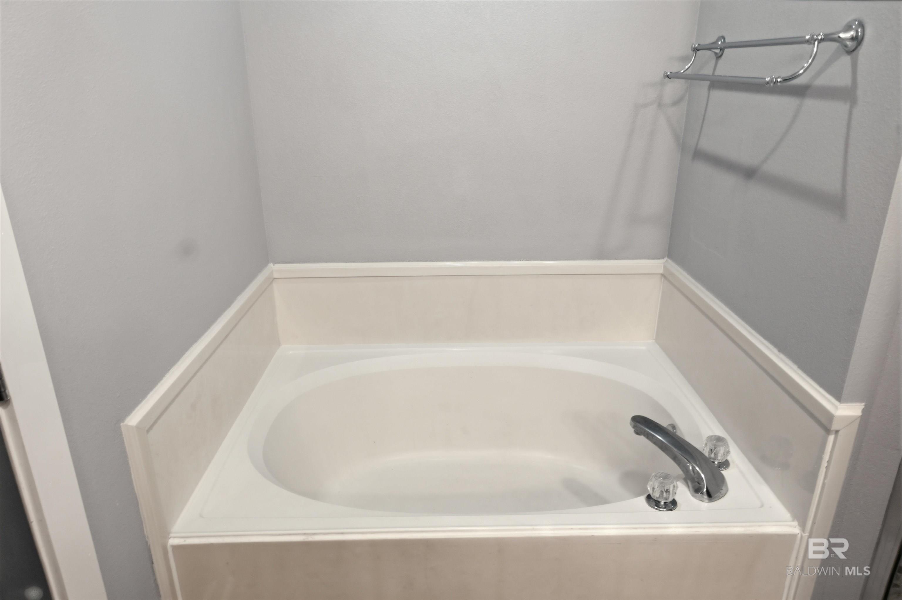 https://zimg.paragon.ice.com/ParagonImages/Property/PG/BCAR/397281/35/0/0/2855b5cd2eedc4c12a4630e8c0200b7a/7/9ac59ba486845f0a940810d786fca97b/397281-711e7722-bc4d-48fb-89c4-95dcc8814a8d.JPG