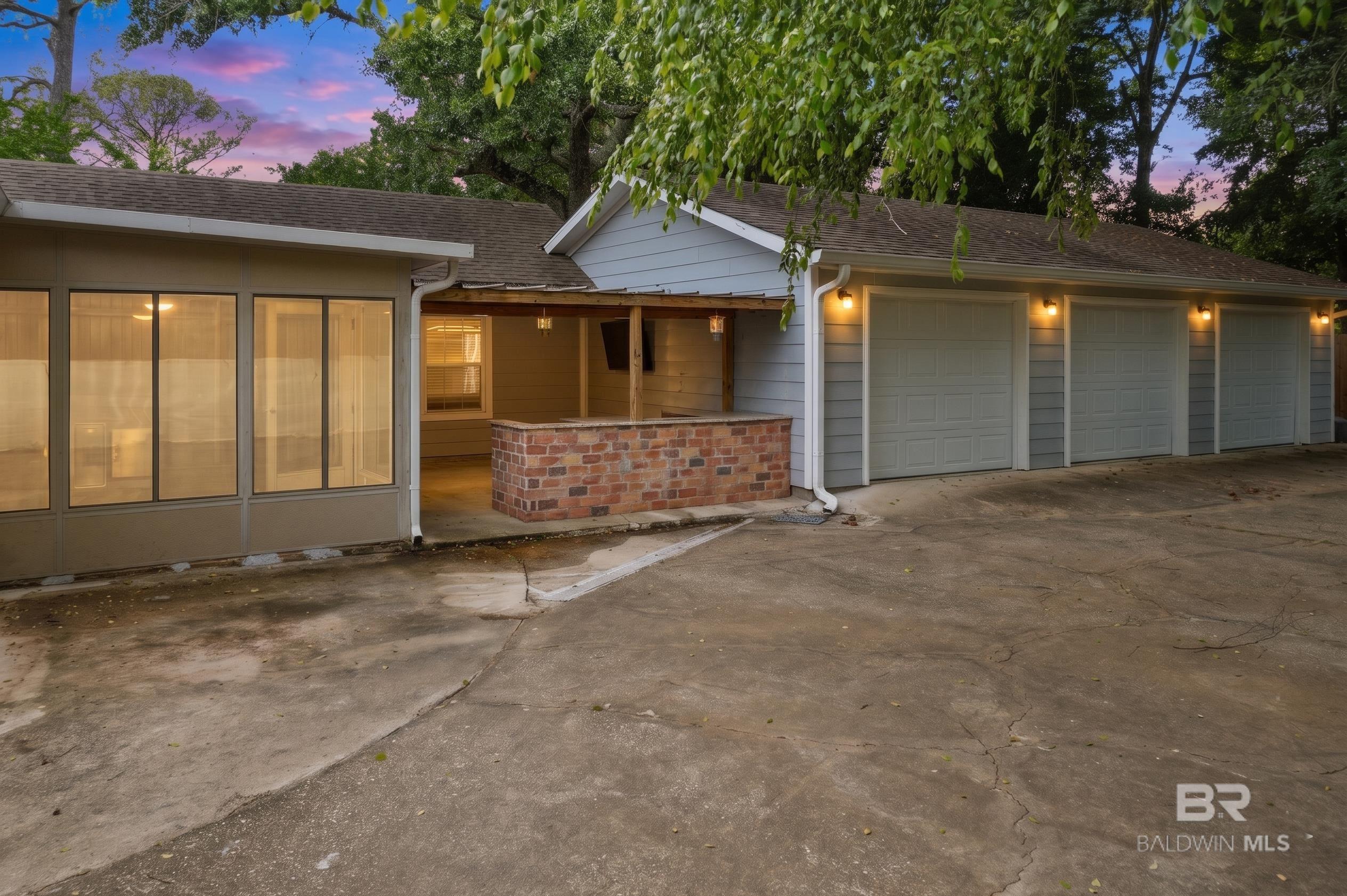 https://zimg.paragon.ice.com/ParagonImages/Property/PG/BCAR/397281/4/0/0/93f74ee7f2a30e4ab582ca689b136c28/7/9ac59ba486845f0a940810d786fca97b/397281-7ef40cc5-9e0e-4ce5-9de5-aa8d312d8e72.JPG