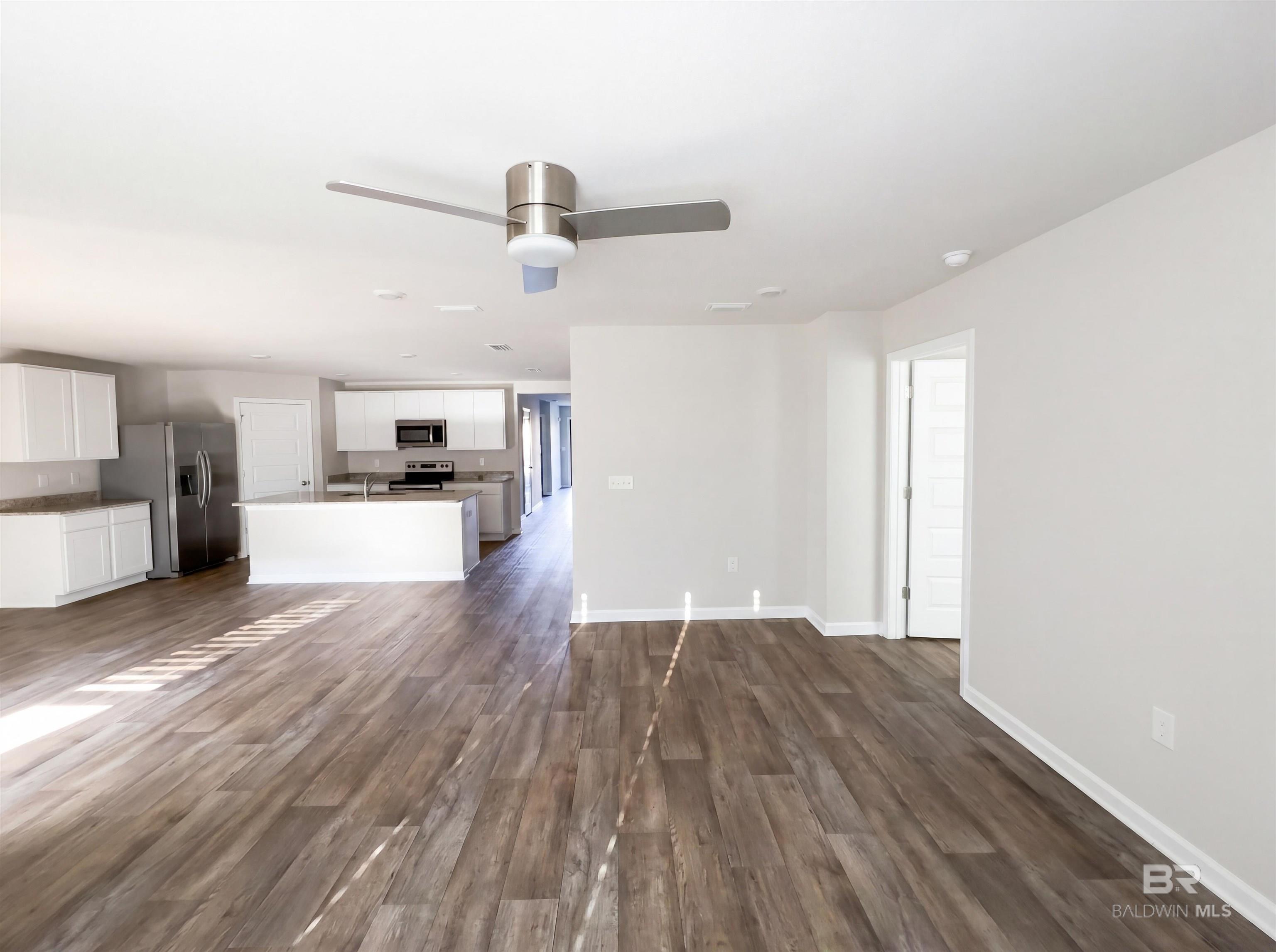 https://zimg.paragon.ice.com/ParagonImages/Property/PG/BCAR/397282/2/0/0/61e9d46e37812ab967e20f7253e2c941/7/c747431f59dd49bcd99ab797733e97df/397282-cf7307dd-8a2f-4abc-8353-5b95aee7aa1a.JPG