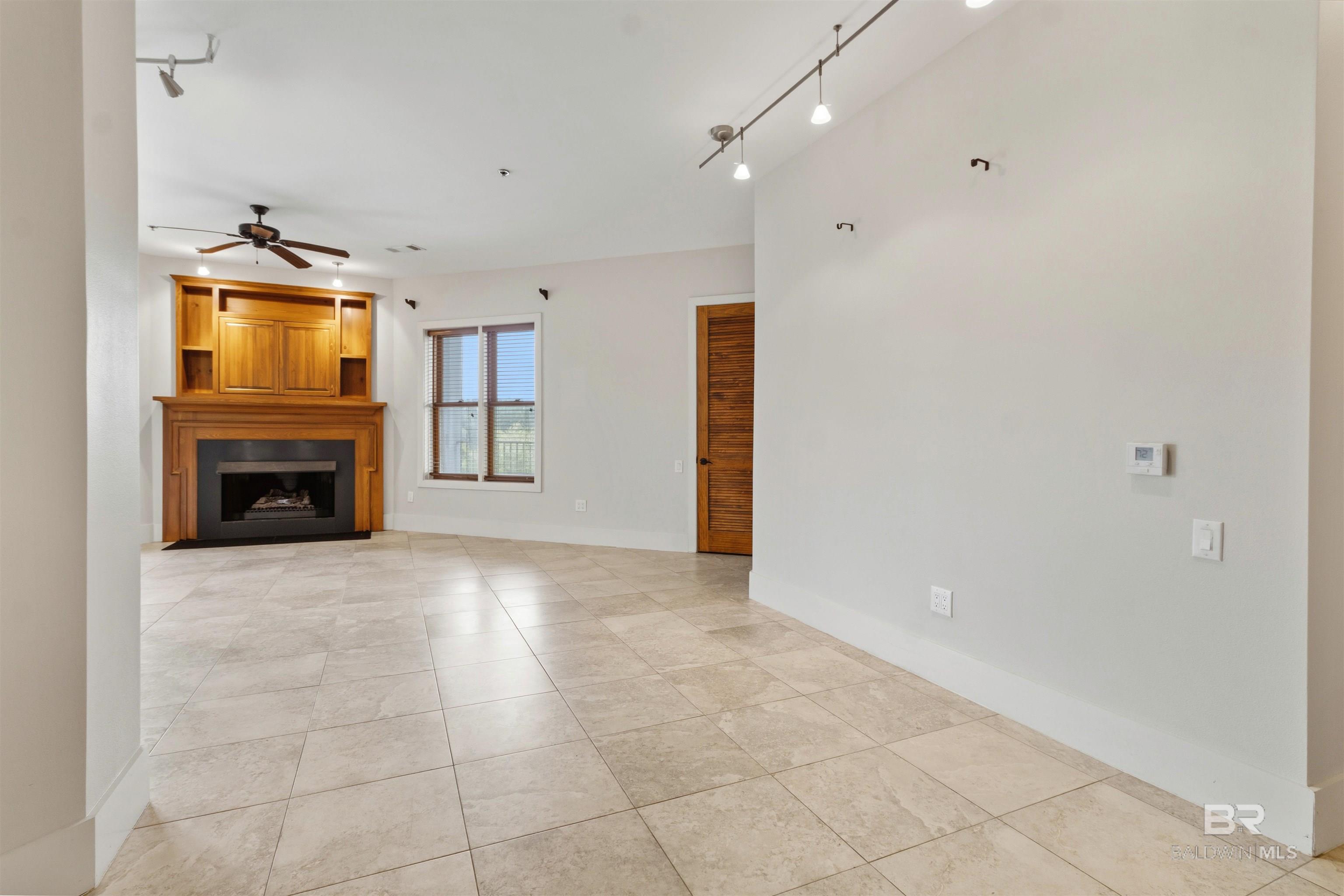 https://zimg.paragon.ice.com/ParagonImages/Property/PG/BCAR/397287/5/0/0/0de84216f591cac97d75323333849be8/7/78440538489eb9fb9bae7834965f02eb/397287-24816c45-84cd-484d-a6f0-3c3cace47b73.JPG