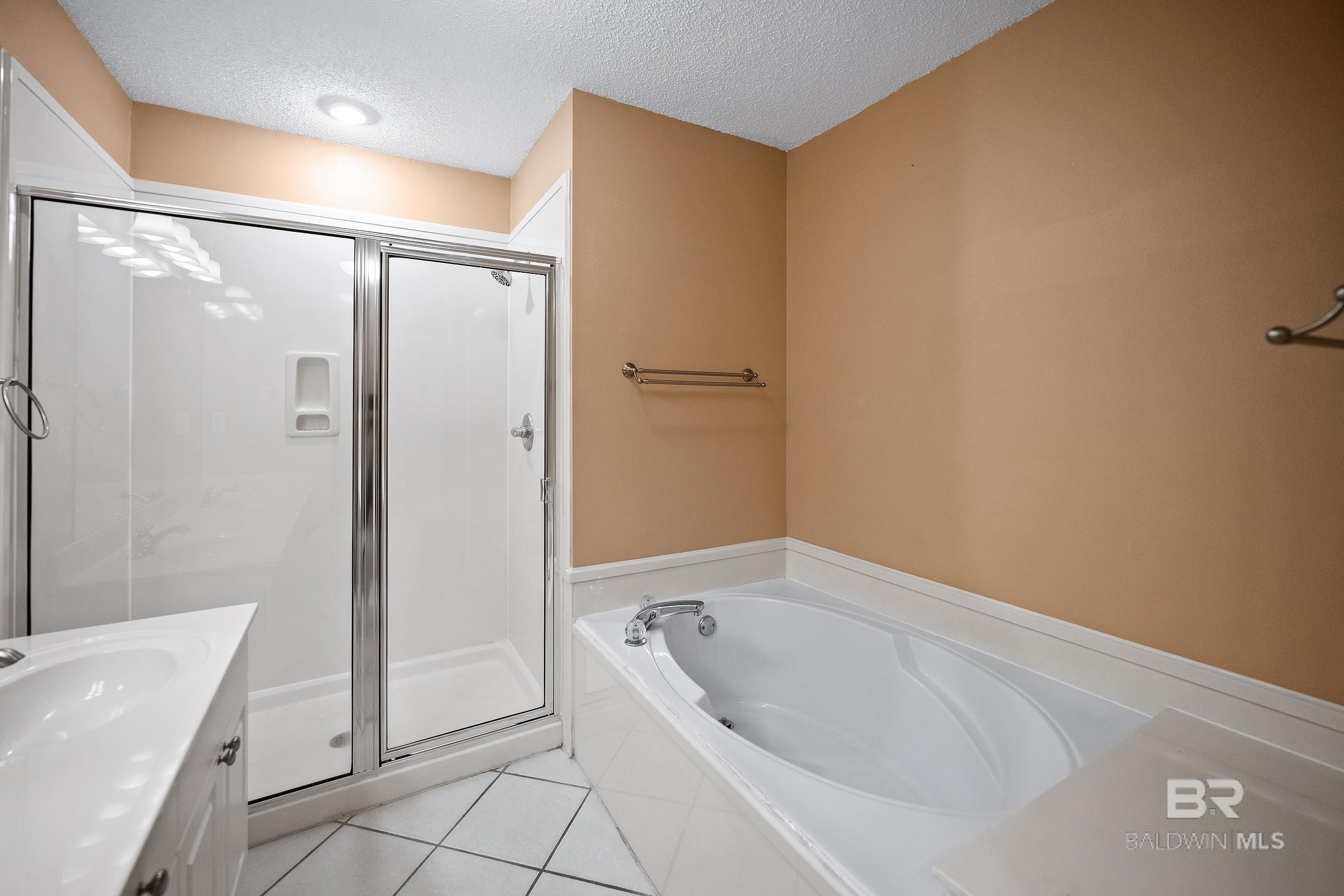 https://zimg.paragon.ice.com/ParagonImages/Property/PG/BCAR/397290/18/0/0/136007fe79e1ca6ff154865dd56a975d/7/1974e0f94c48722cc319d251b917f00f/397290-ffe915f8-d5c2-4a3e-aa60-bb518a7796e5.JPG